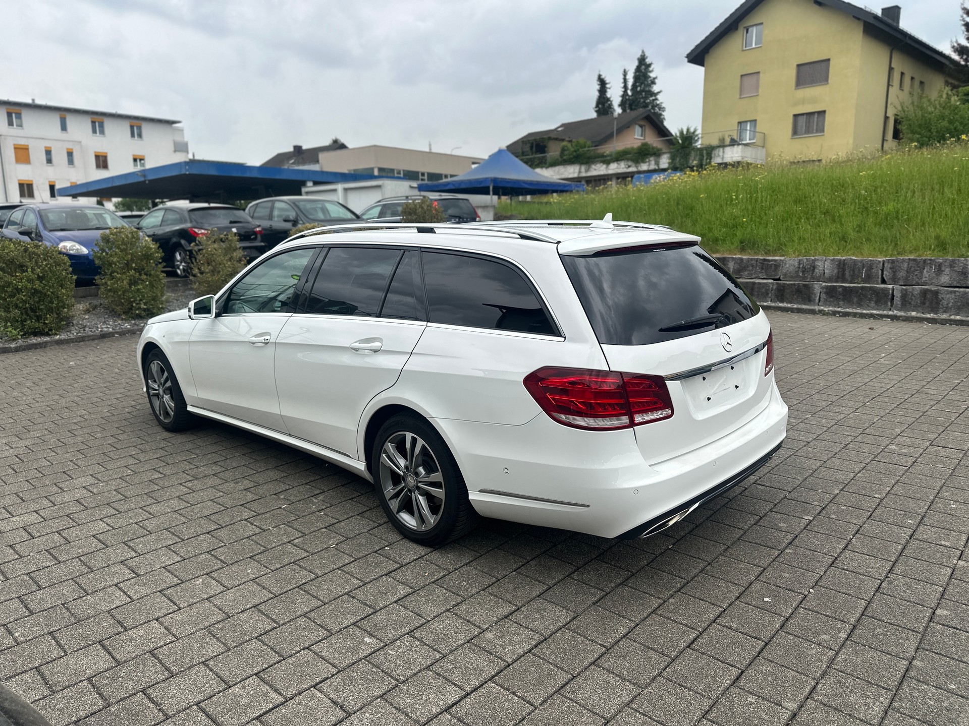 MERCEDES-BENZ E 220 CDI Avantgarde 7G-Tronic-image-15