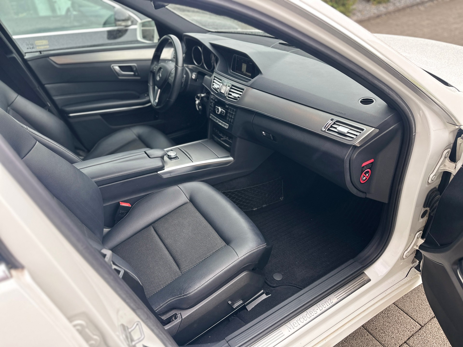 MERCEDES-BENZ E 220 CDI Avantgarde 7G-Tronic-showroom-element-3