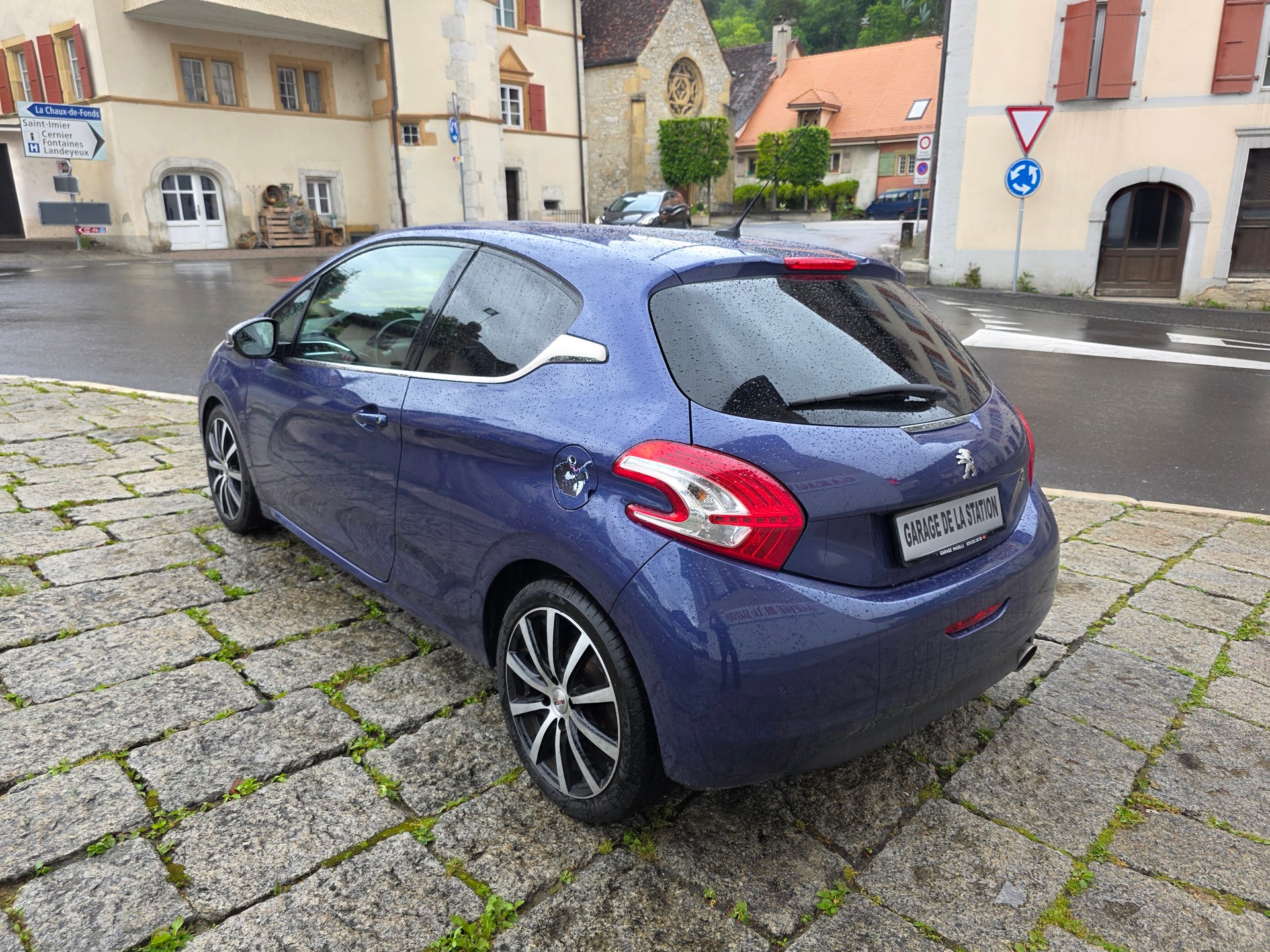 PEUGEOT 208 1.6 VTI Allure-image-5
