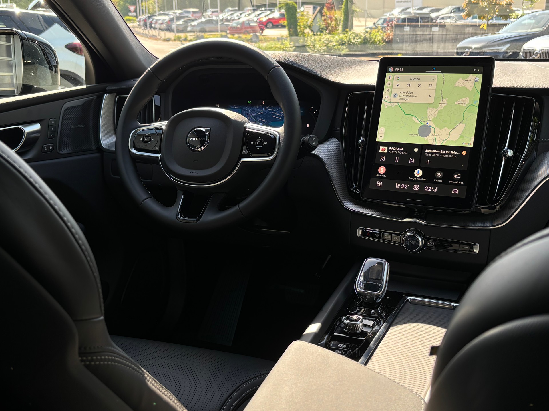 VOLVO XC60 2.0 B5 MH Black Edition AWD-image-12