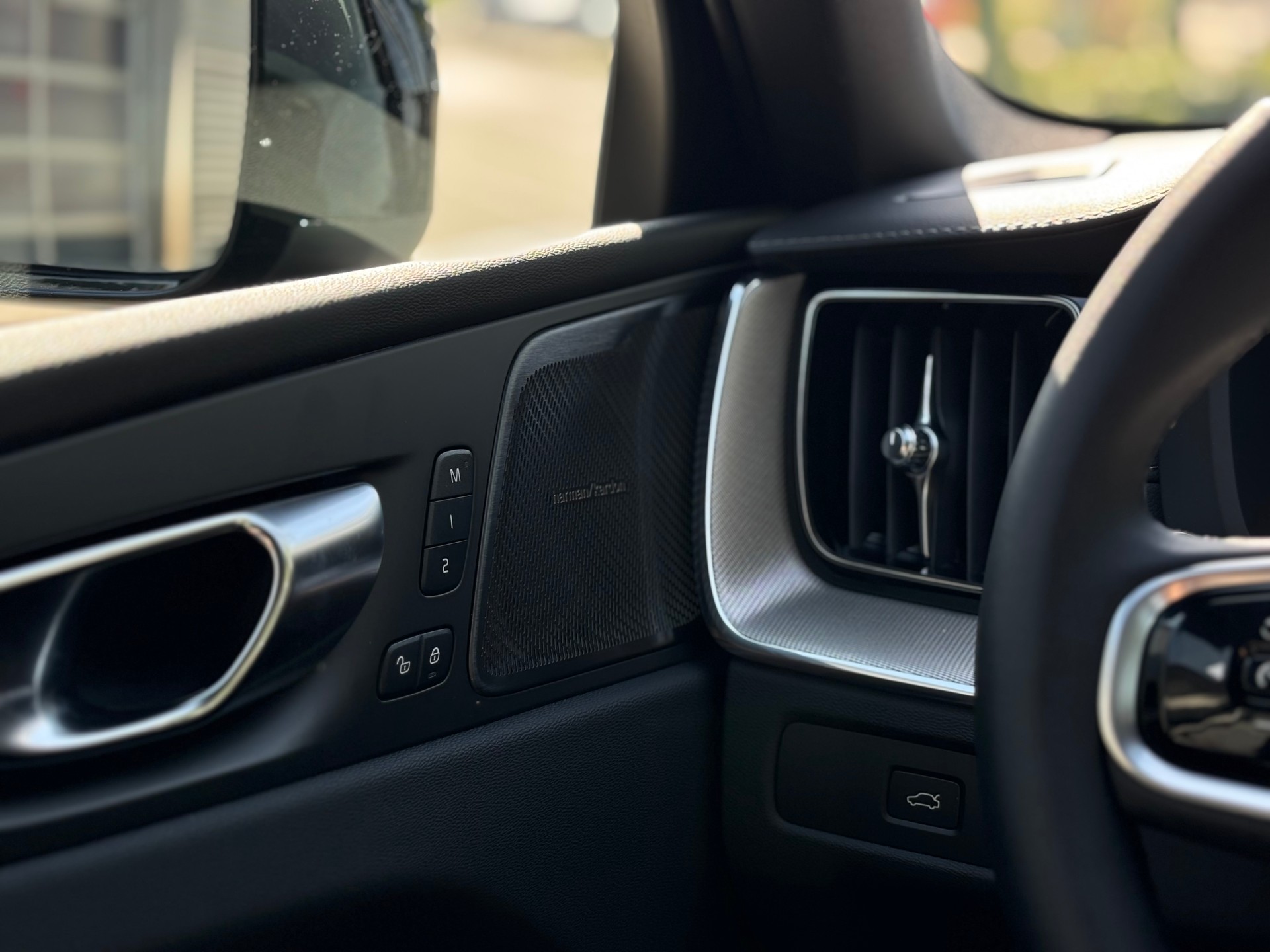 VOLVO XC60 2.0 B5 MH Black Edition AWD-image-14