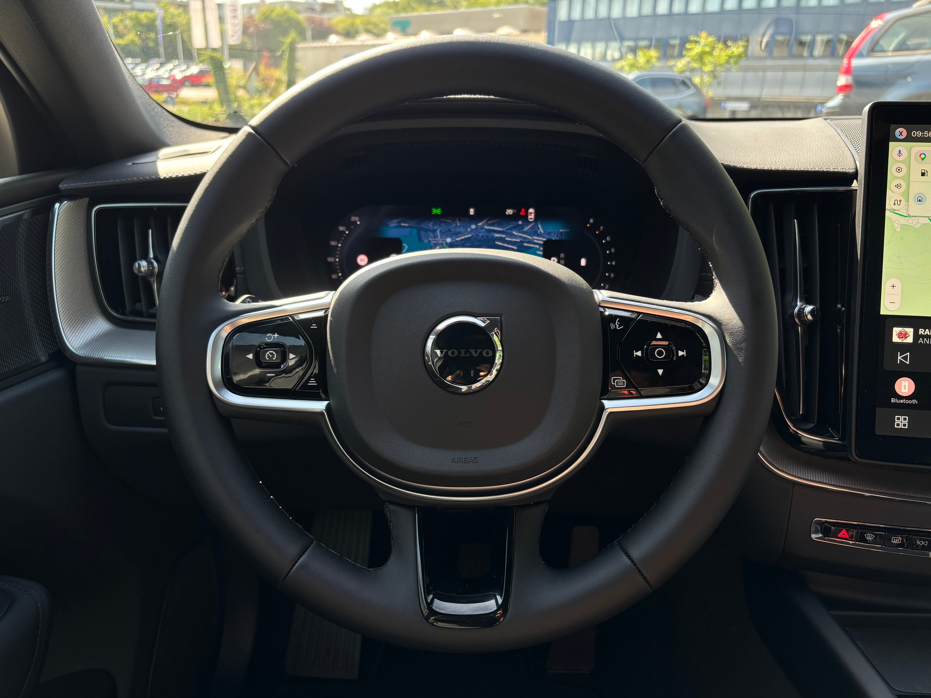 VOLVO XC60 2.0 B5 MH Black Edition AWD-image-16