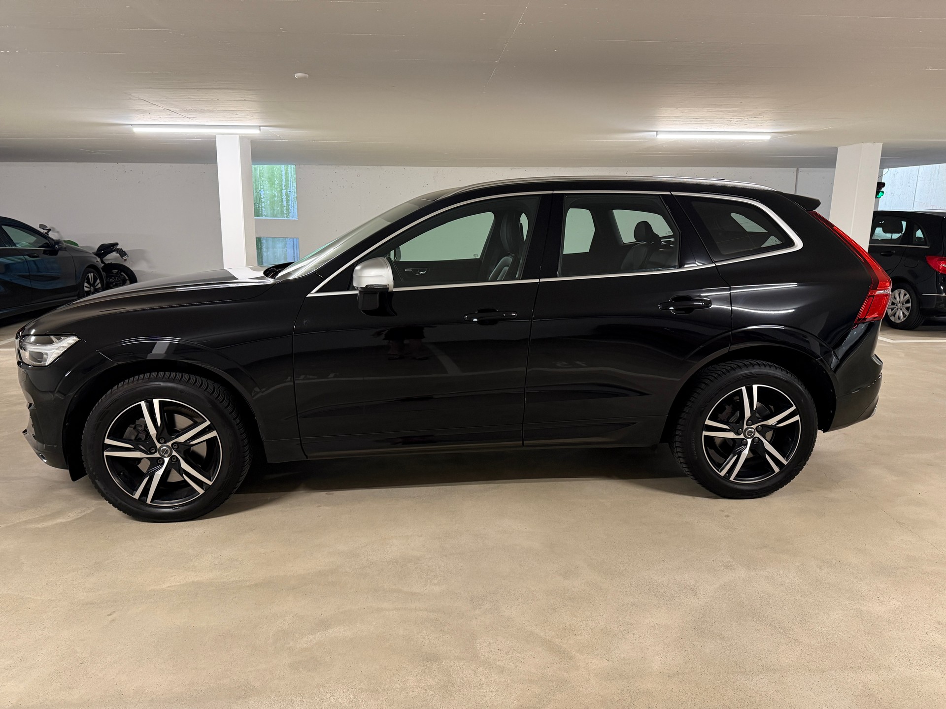 VOLVO XC60 T6 AWD R-Design Geartronic-showroom-element-1