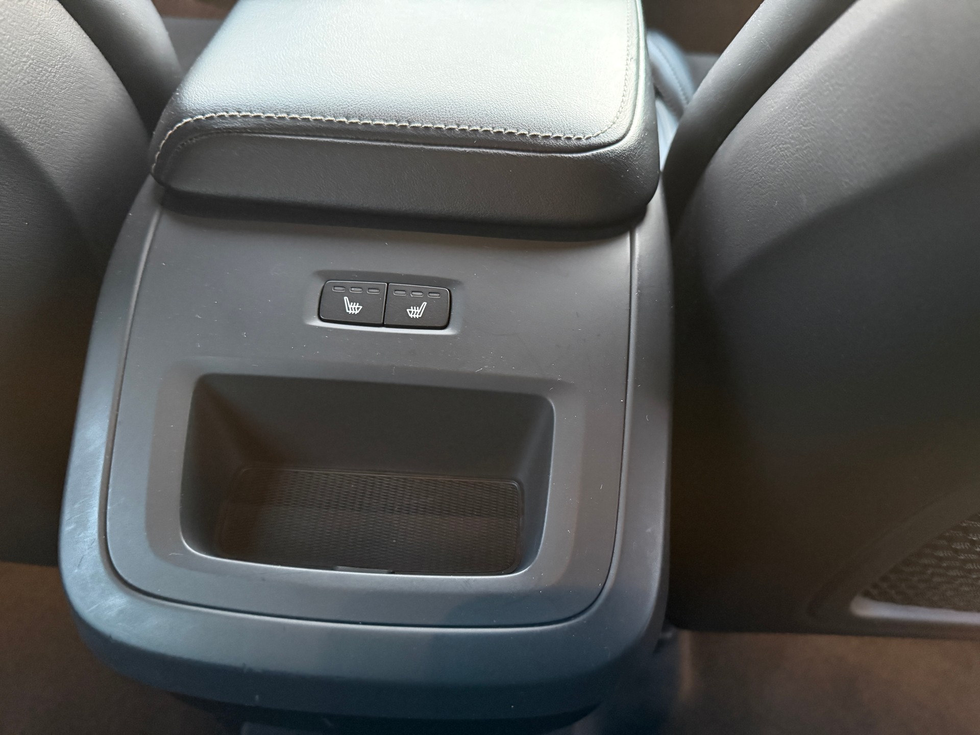VOLVO XC60 T6 AWD R-Design Geartronic-image-16