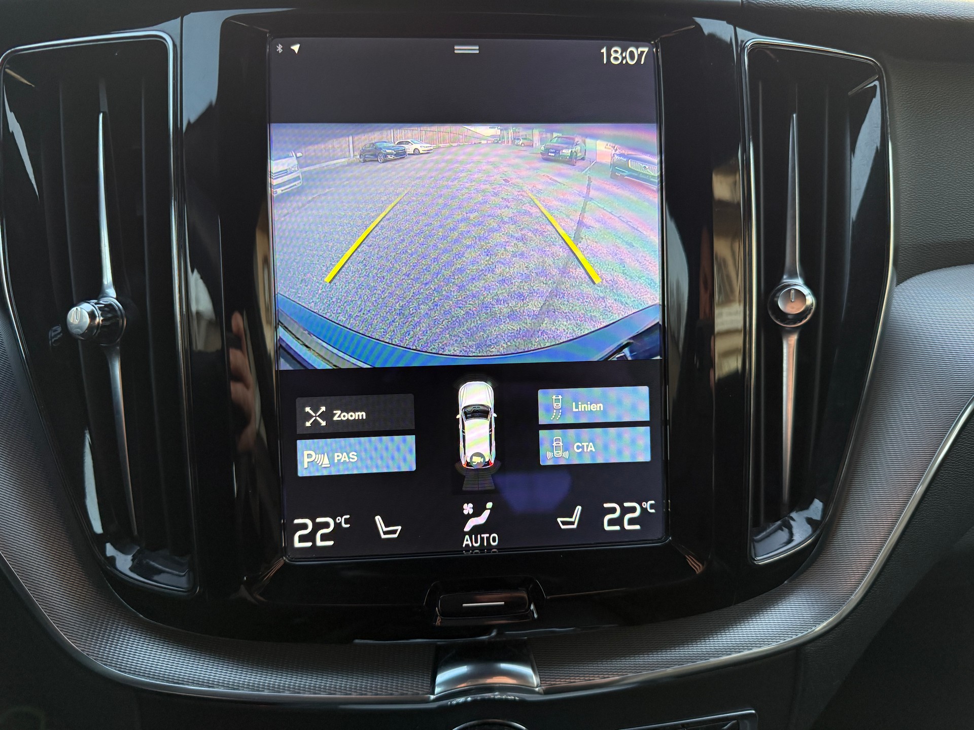 VOLVO XC60 T6 AWD R-Design Geartronic-image-9