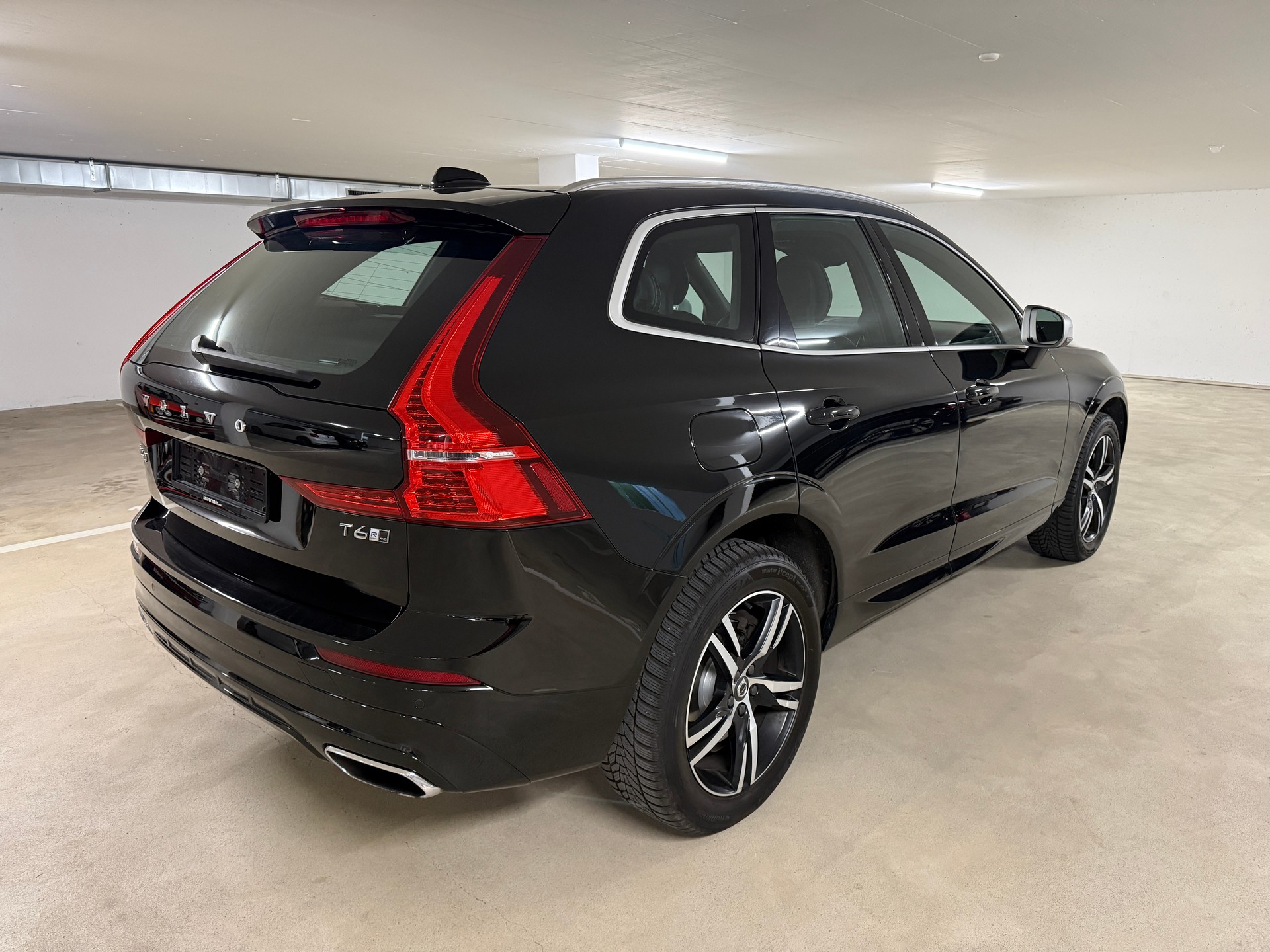 VOLVO XC60 T6 AWD R-Design Geartronic-image-4