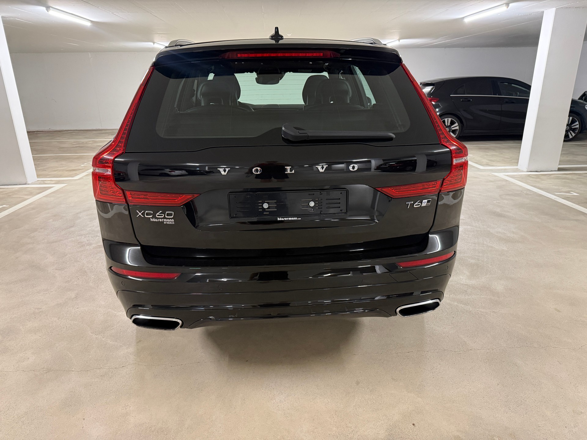 VOLVO XC60 T6 AWD R-Design Geartronic-showroom-element-3