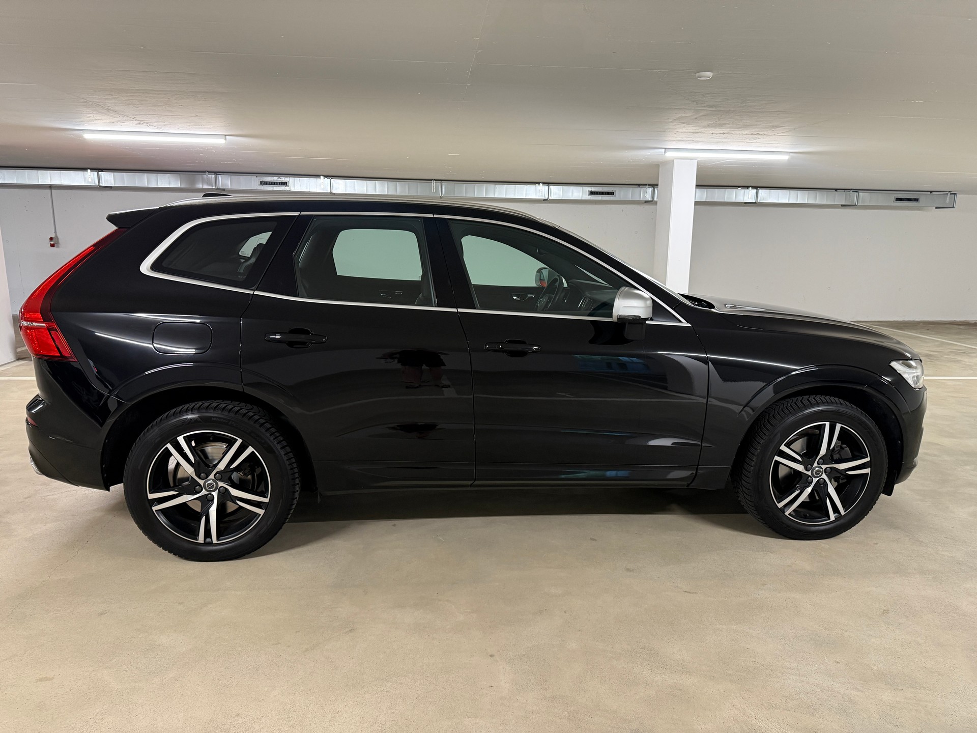 VOLVO XC60 T6 AWD R-Design Geartronic-image-5