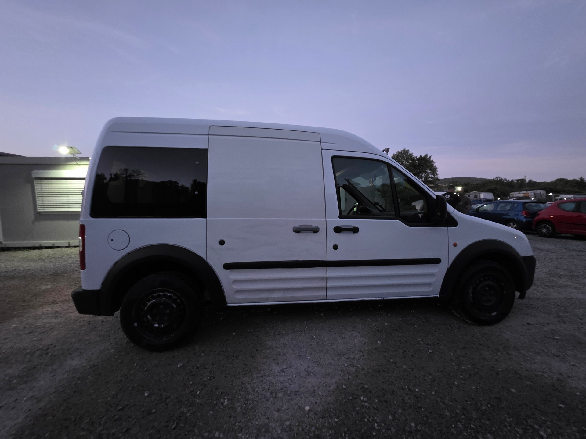 FORD Tourneo Connect Plus 1.8 TDCi *** Frisch ab MFK / Frisch Service / Gratis Lieferung / Garantie ***-image-6