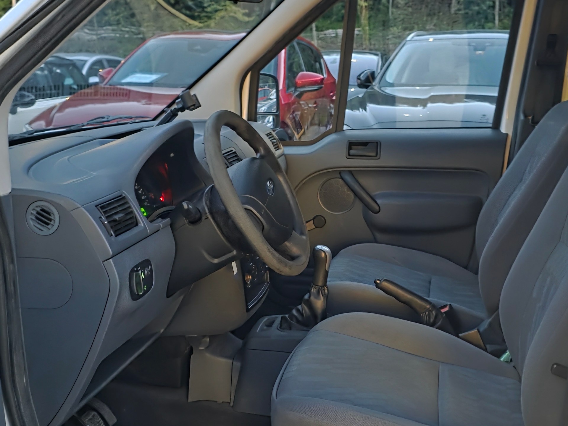 FORD Tourneo Connect Plus 1.8 TDCi *** Frisch ab MFK / Frisch Service / Gratis Lieferung / Garantie ***-image-10