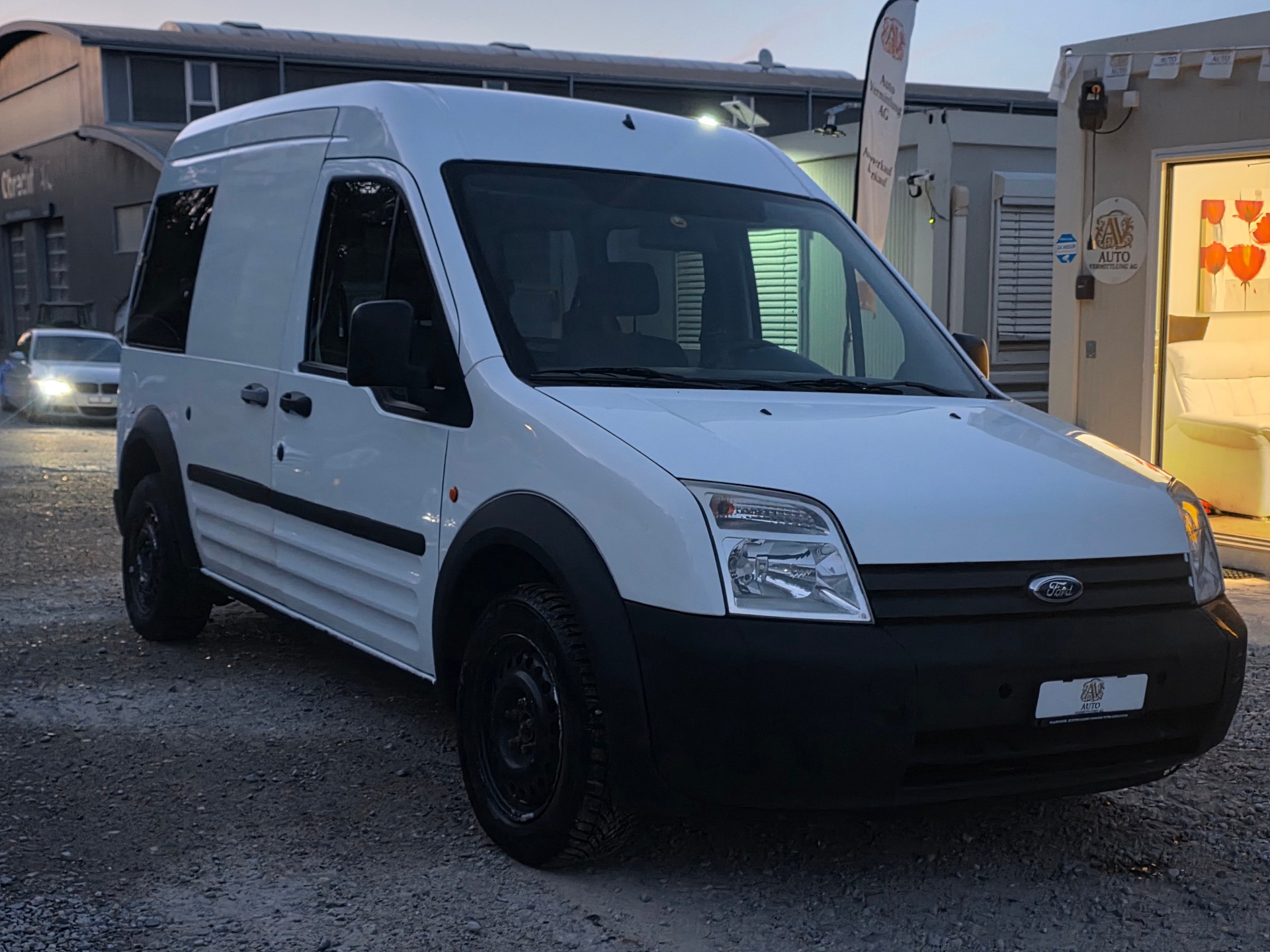 FORD Tourneo Connect Plus 1.8 TDCi *** Frisch ab MFK / Frisch Service / Gratis Lieferung / Garantie ***-image-7