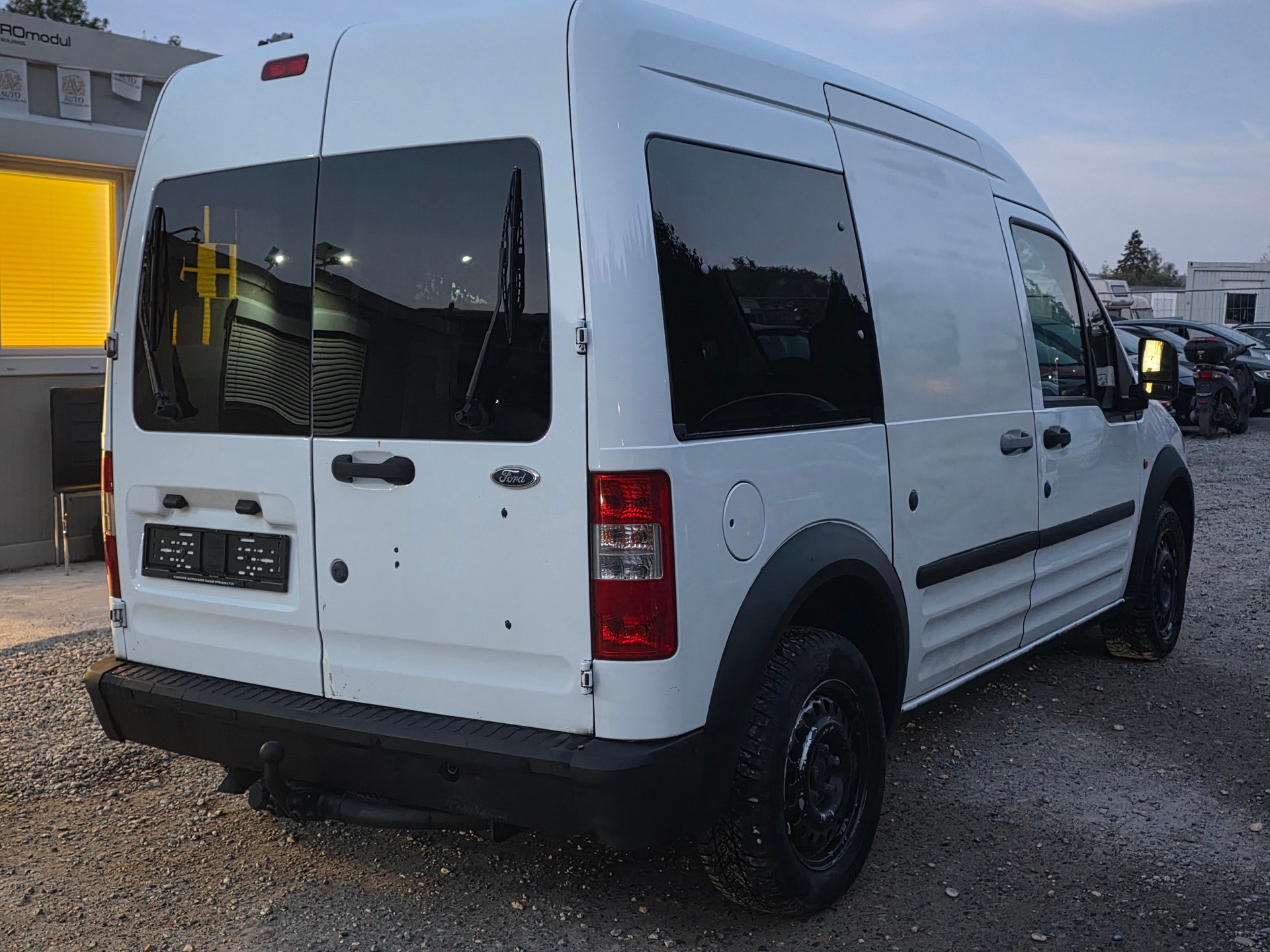 FORD Tourneo Connect Plus 1.8 TDCi *** Frisch ab MFK / Frisch Service / Gratis Lieferung / Garantie ***-image-5