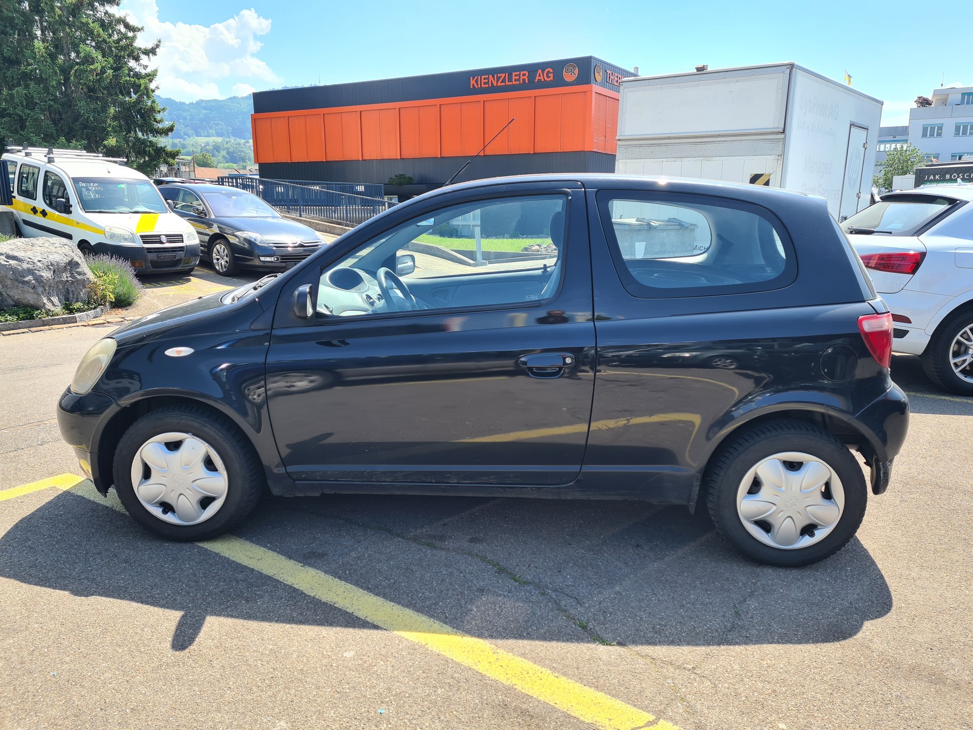 TOYOTA Yaris 1.0 Linea Luna-showroom-element-3