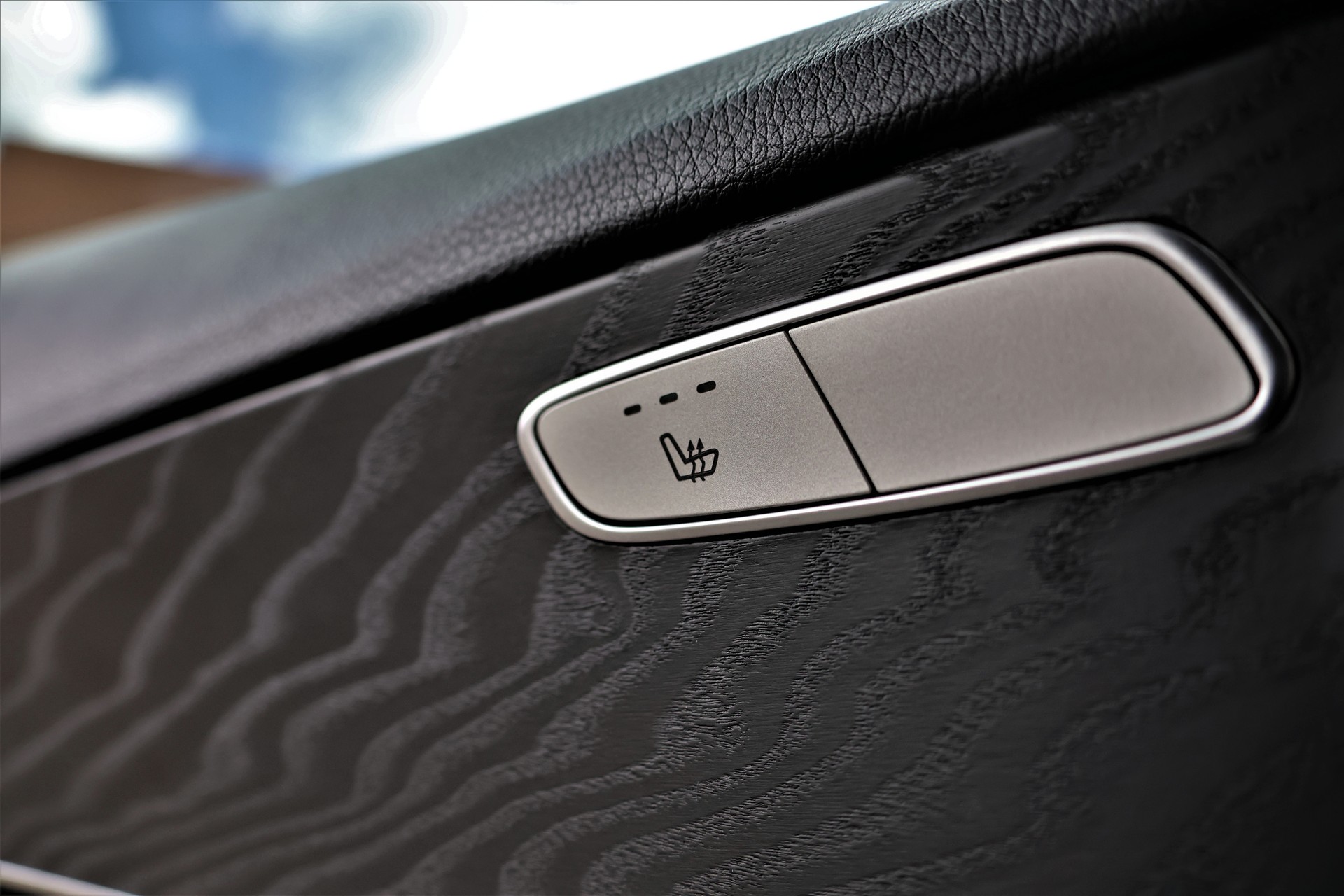 MERCEDES-BENZ C 220 d Swiss Star AMG Line 4M 9G-Tronic (CH)-image-12