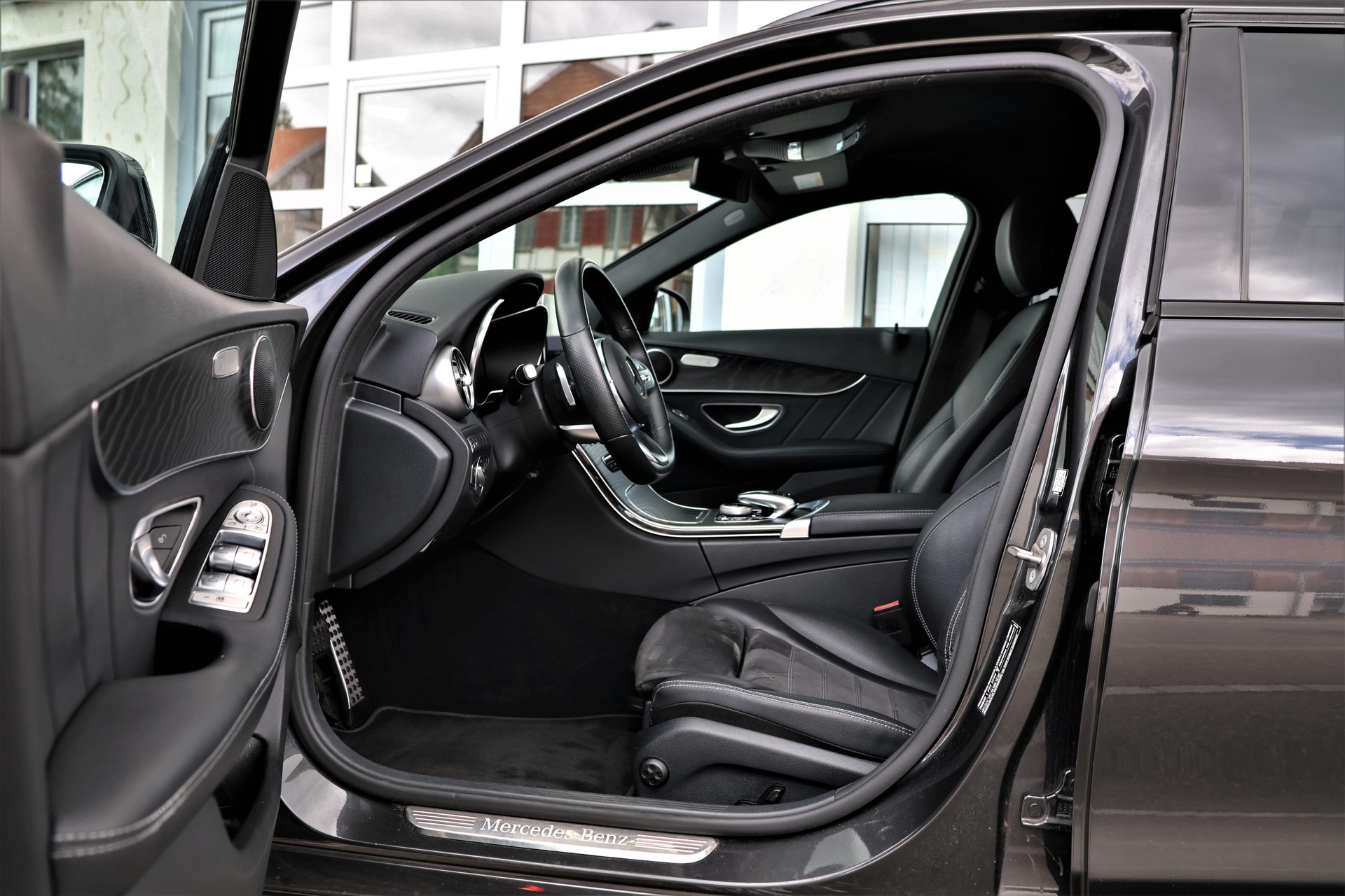 MERCEDES-BENZ C 220 d Swiss Star AMG Line 4M 9G-Tronic (CH)-image-9