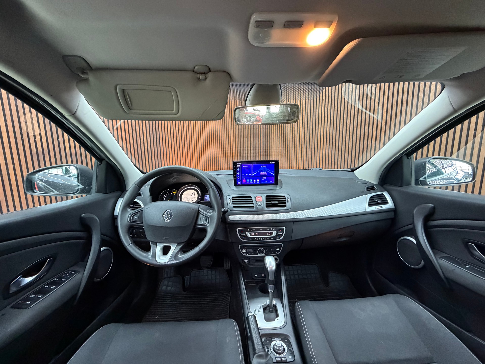 RENAULT Mégane Grandtour 2.0 16V Dynamique CVT-image-10