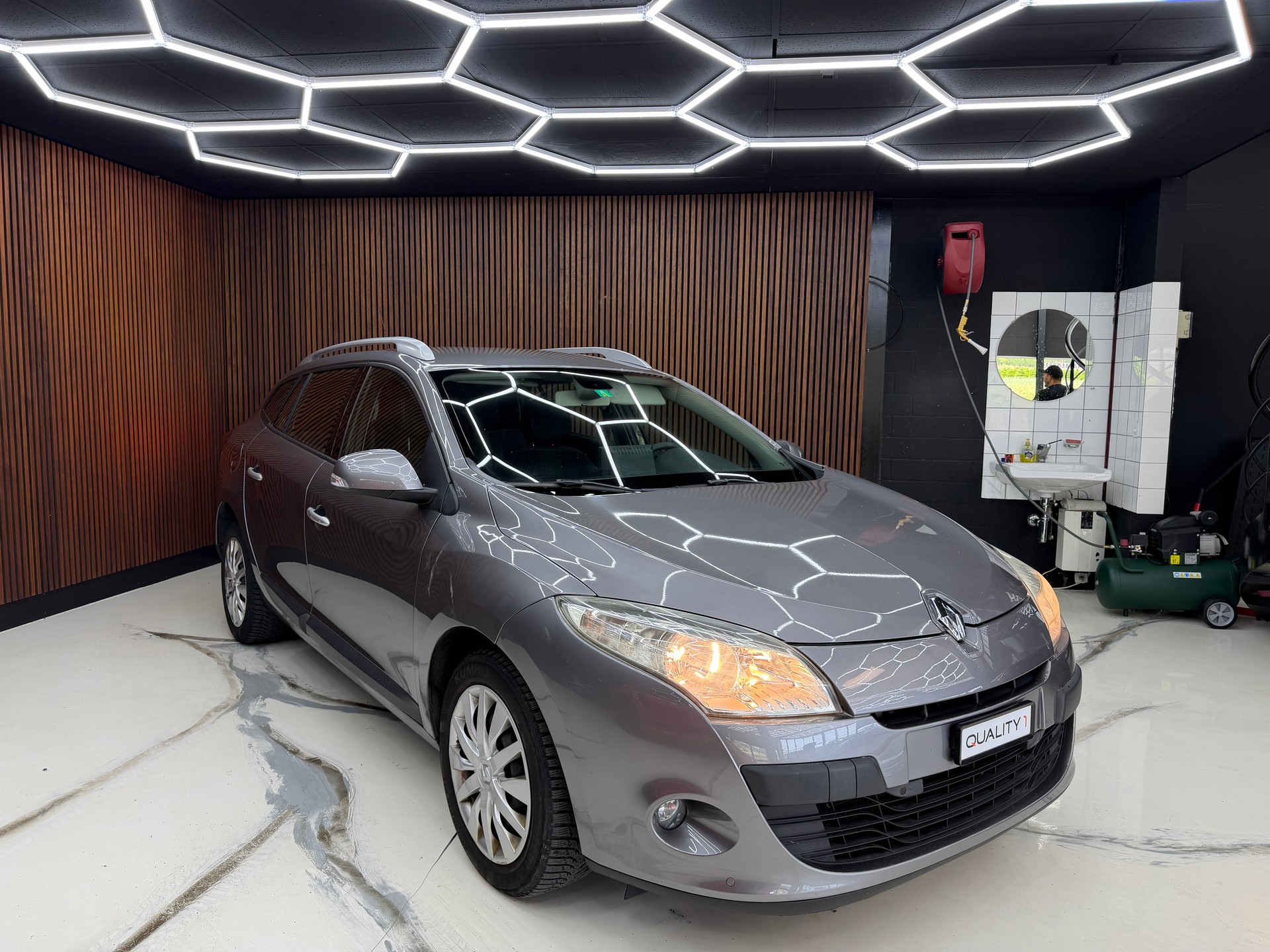 RENAULT Mégane Grandtour 2.0 16V Dynamique CVT-image-2