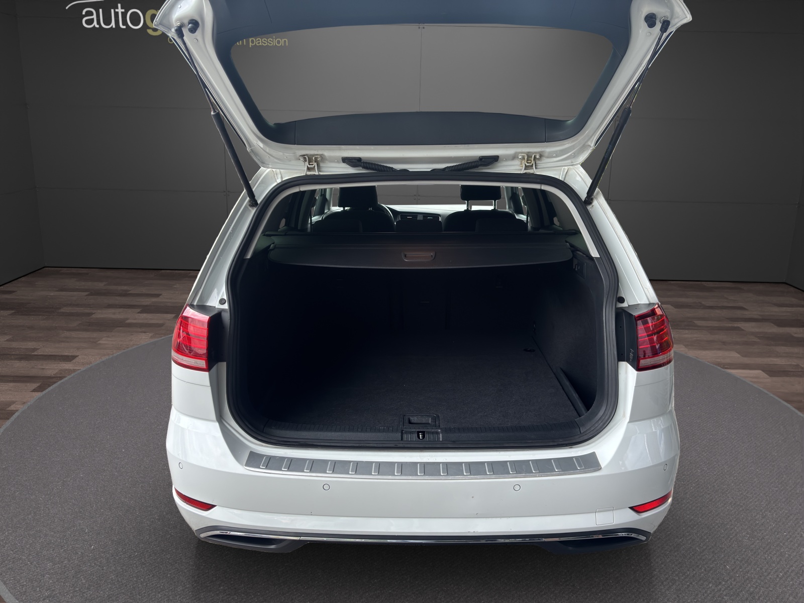 VW Golf Variant 1.4 TSI Comfortline DSG-image-12