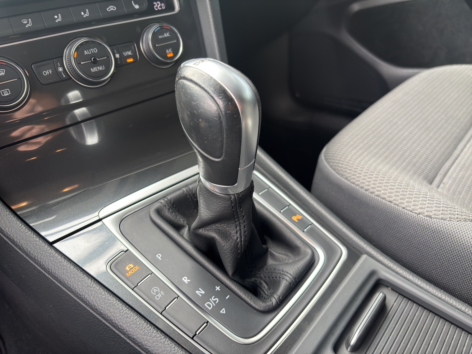 VW Golf Variant 1.4 TSI Comfortline DSG-image-9