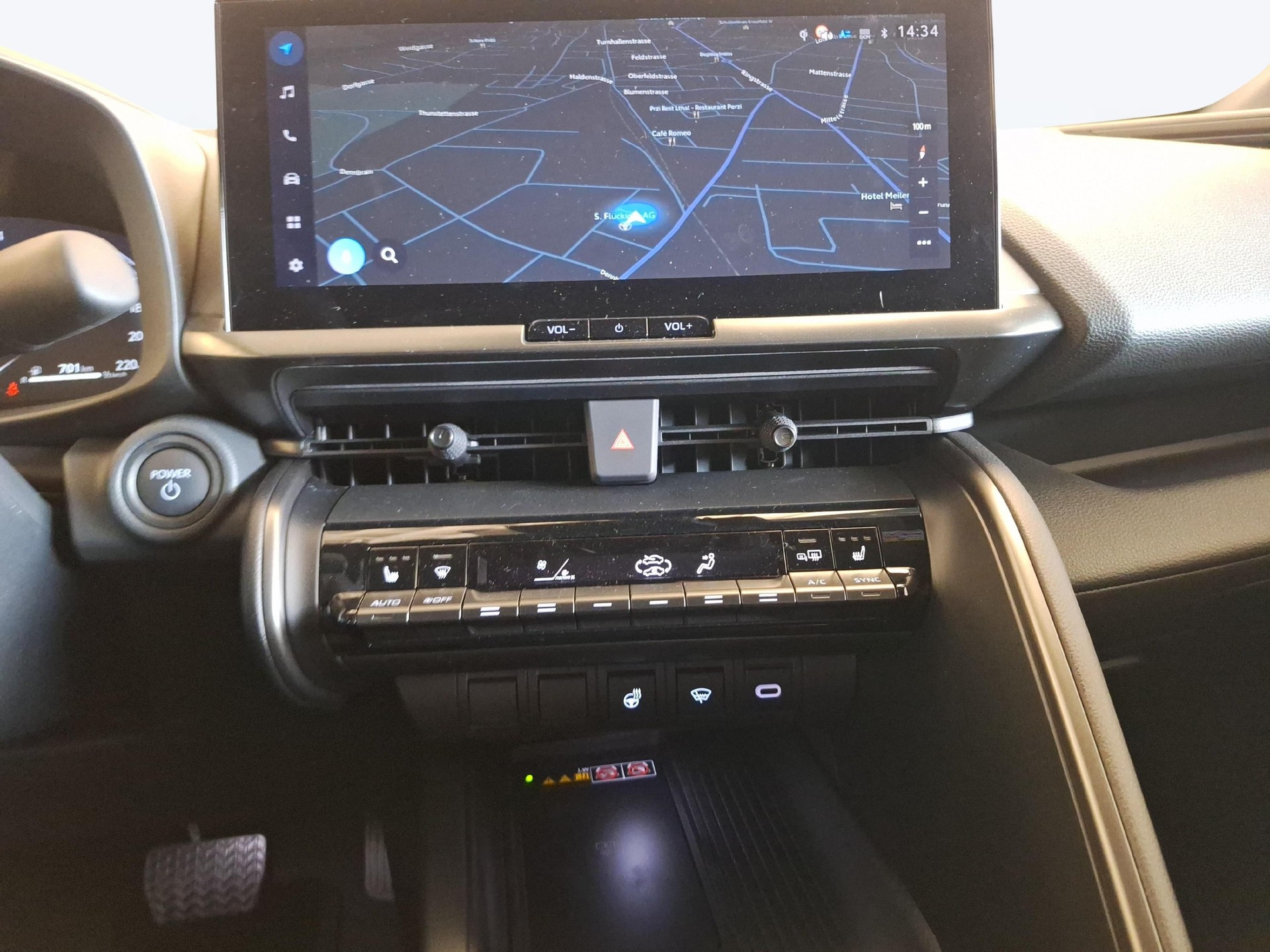 TOYOTA C-HR 1.8 HEV Swiss Edition-image-13