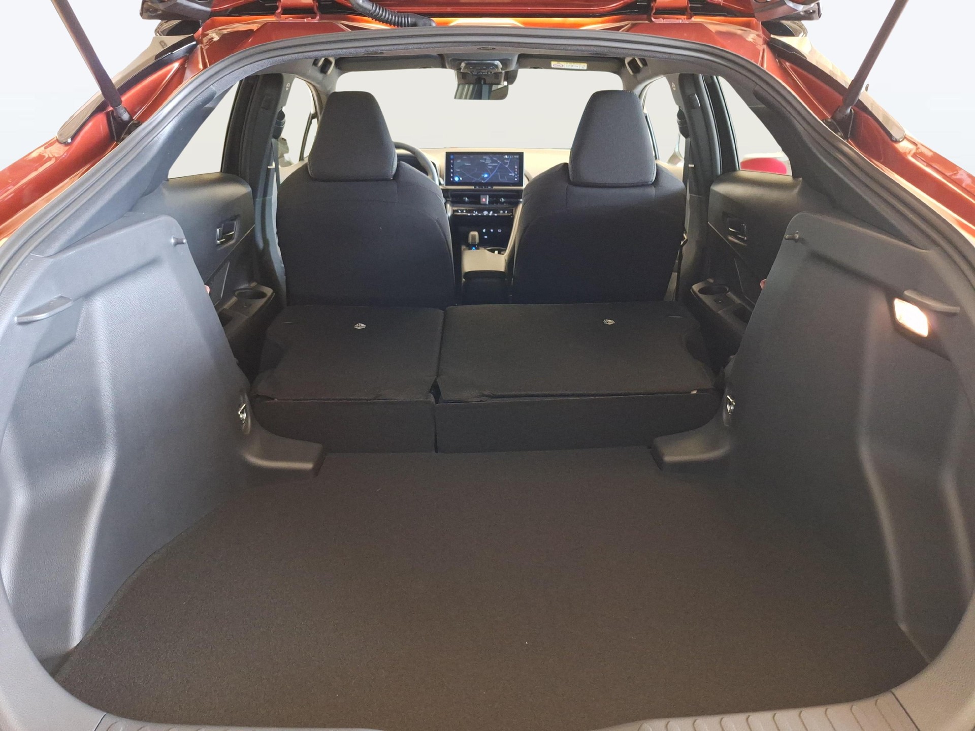 TOYOTA C-HR 1.8 HEV Swiss Edition-image-12