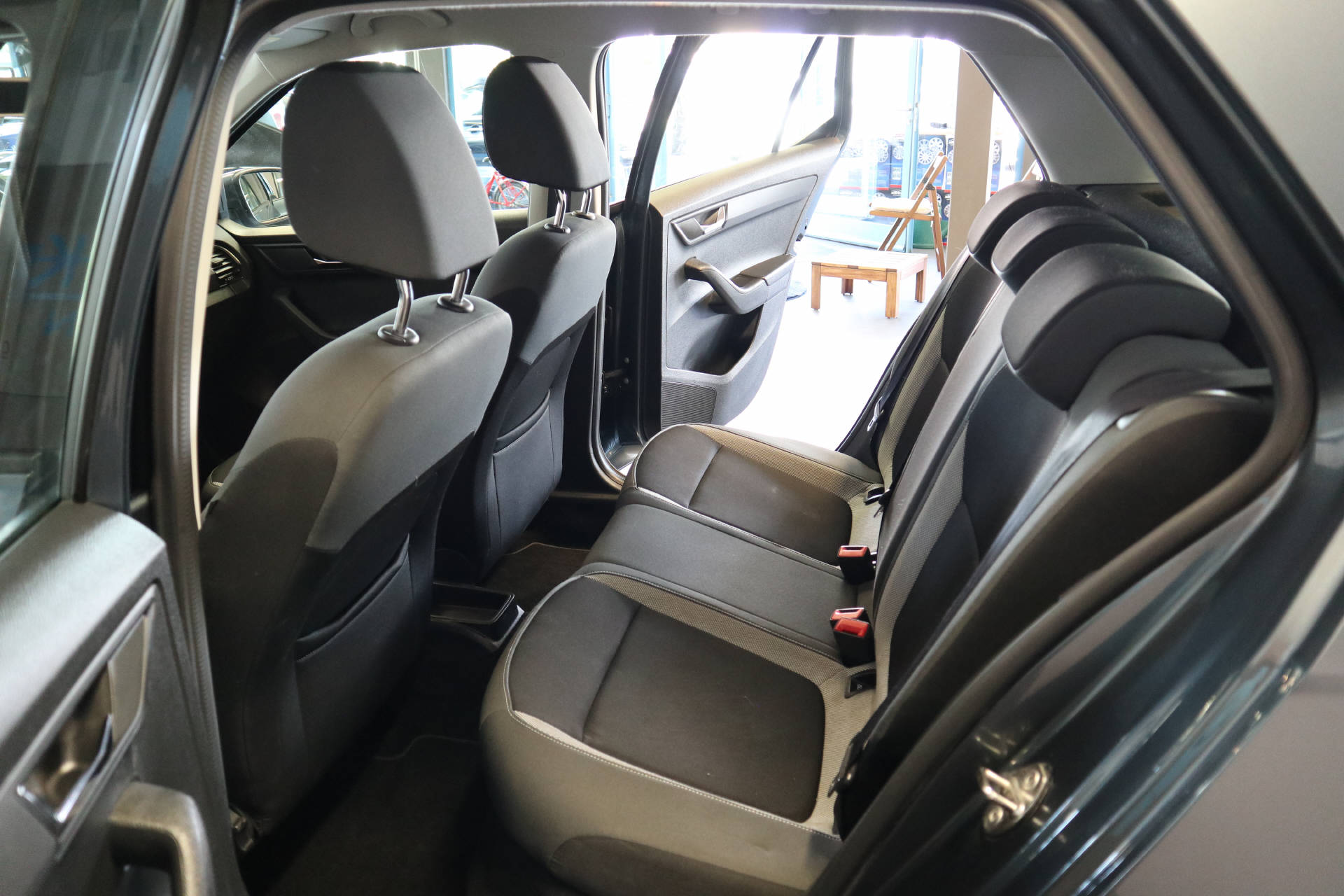 SKODA Fabia 1.0 TSI Ambition DSG-image-9