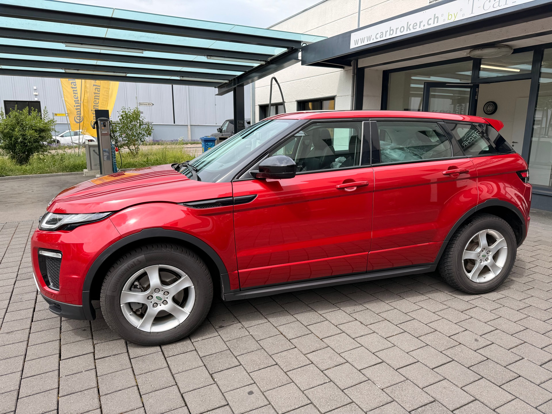 LAND ROVER Range Rover Evoque 2.0 TD4 SE Dynamic AT9-image-2