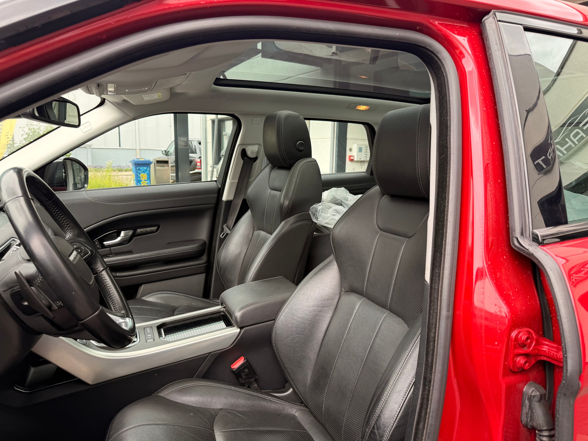 LAND ROVER Range Rover Evoque 2.0 TD4 SE Dynamic AT9-image-14