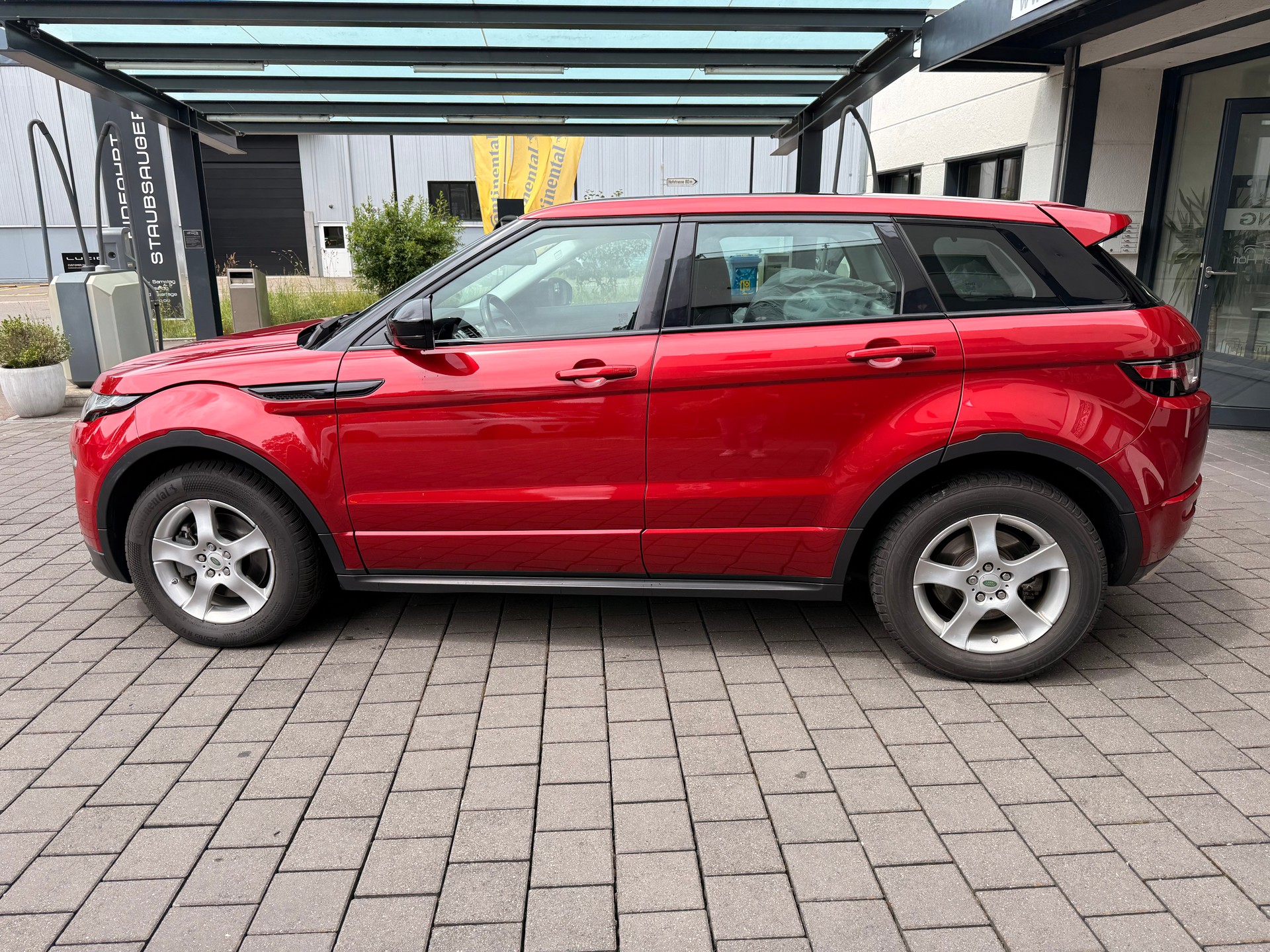 LAND ROVER Range Rover Evoque 2.0 TD4 SE Dynamic AT9-image-3