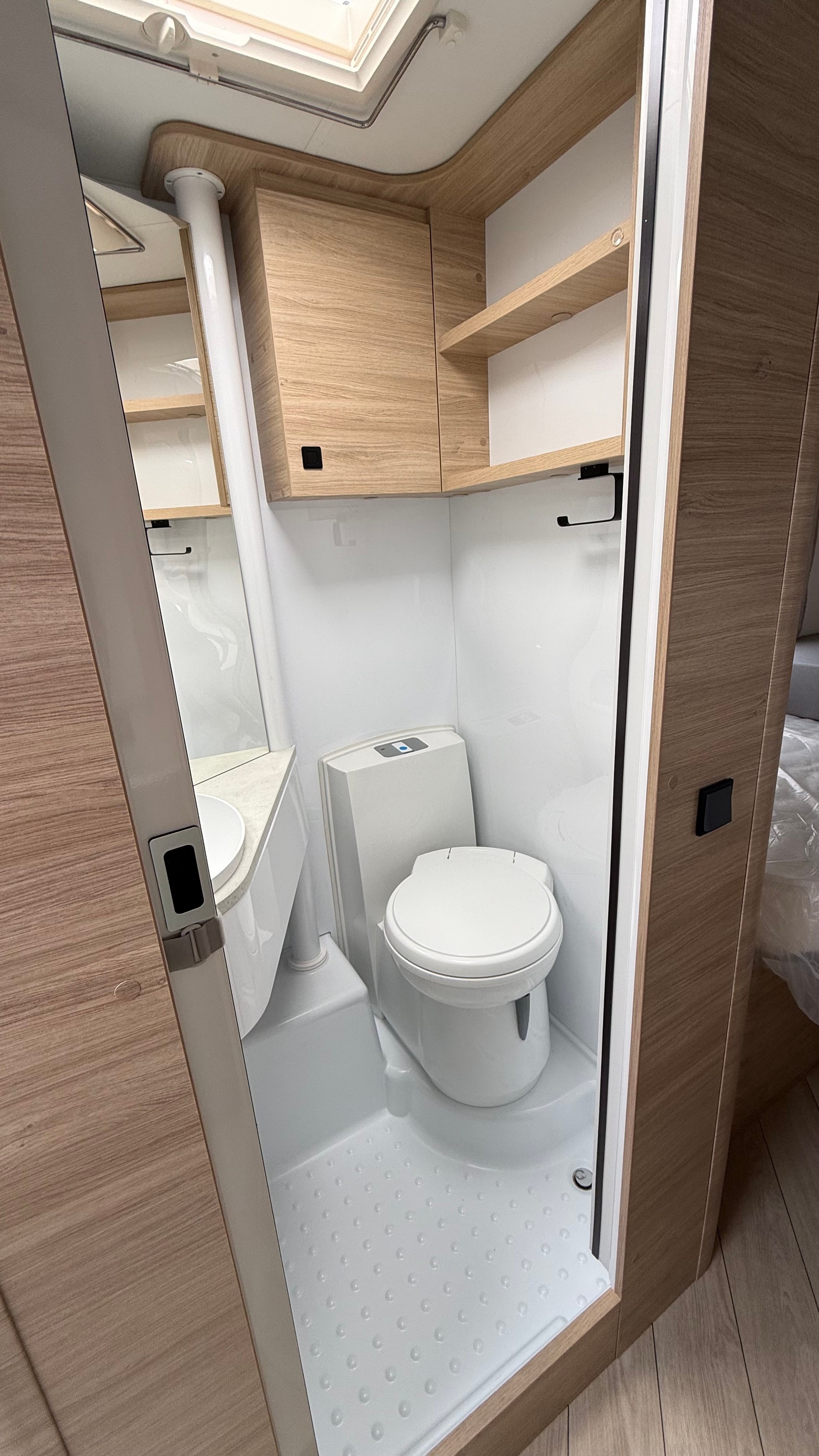 CARAVELAIR Exclusive Line 542-image-17