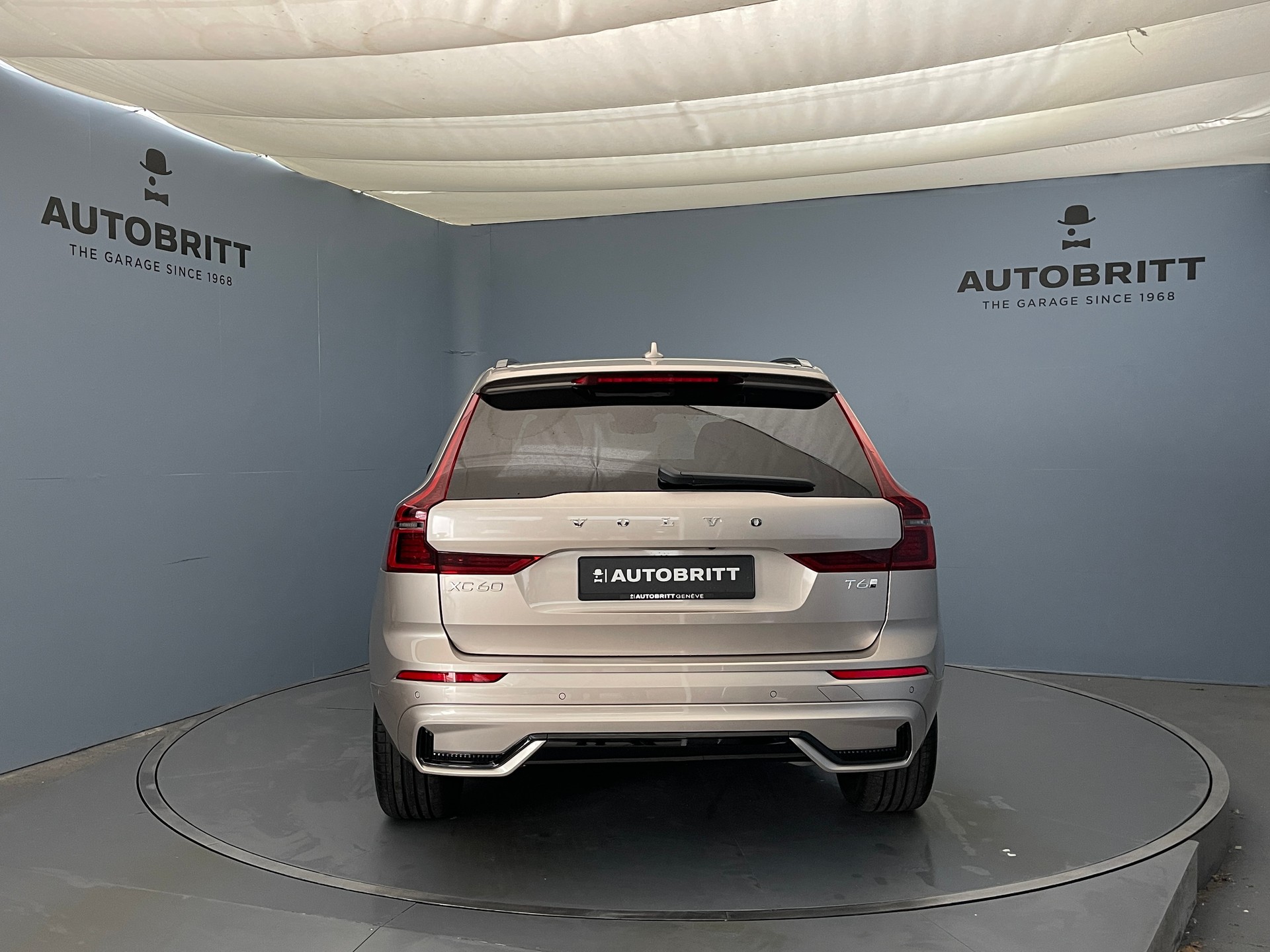 VOLVO XC60 2.0 T6 TE Ultra Dark eAWD-showroom-element-1