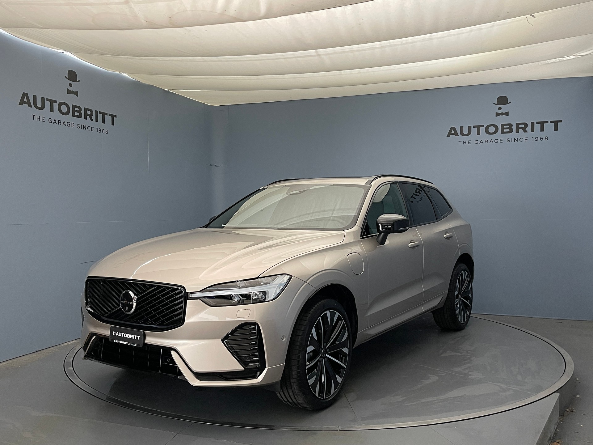 VOLVO XC60 2.0 T6 TE Ultra Dark eAWD