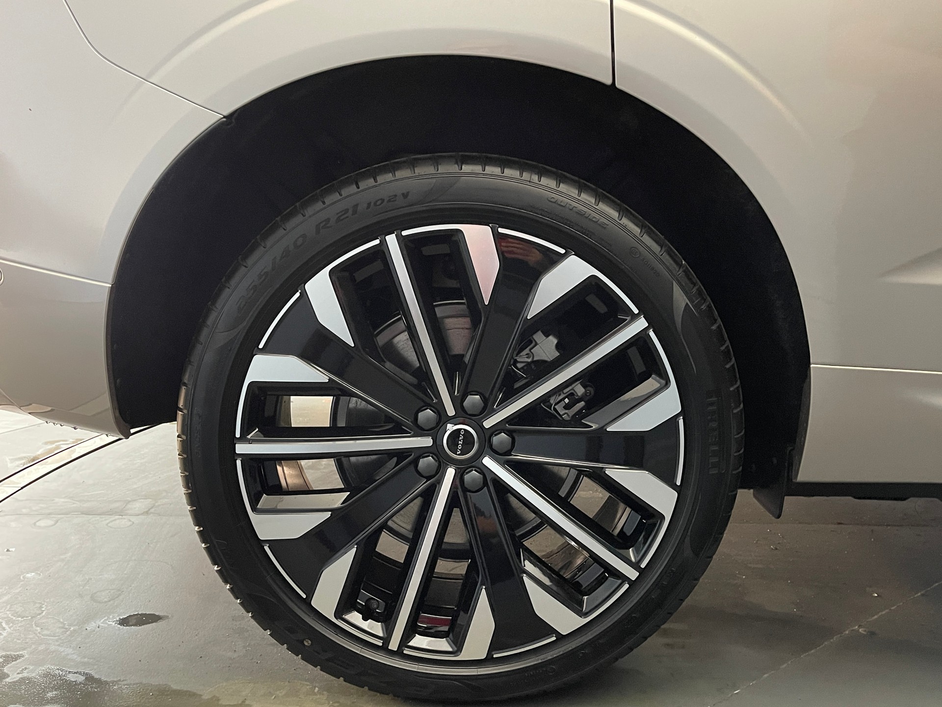 VOLVO XC60 2.0 T6 TE Ultra Dark eAWD-showroom-element-3