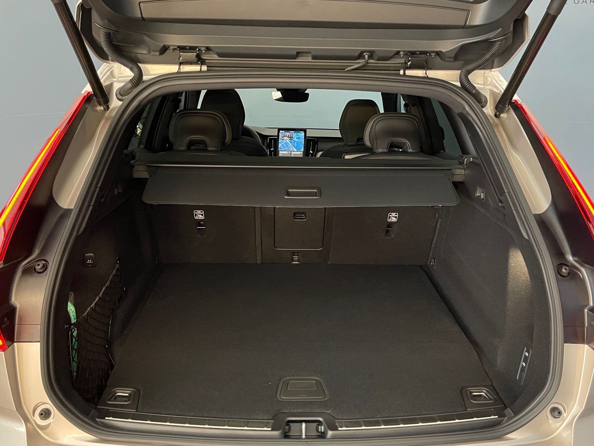 VOLVO XC60 2.0 T6 TE Ultra Dark eAWD-image-13