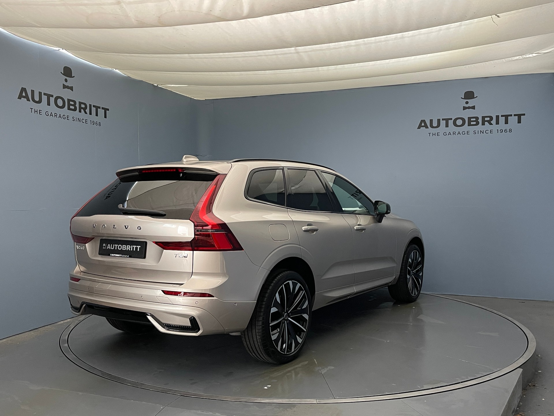 VOLVO XC60 2.0 T6 TE Ultra Dark eAWD-image-4