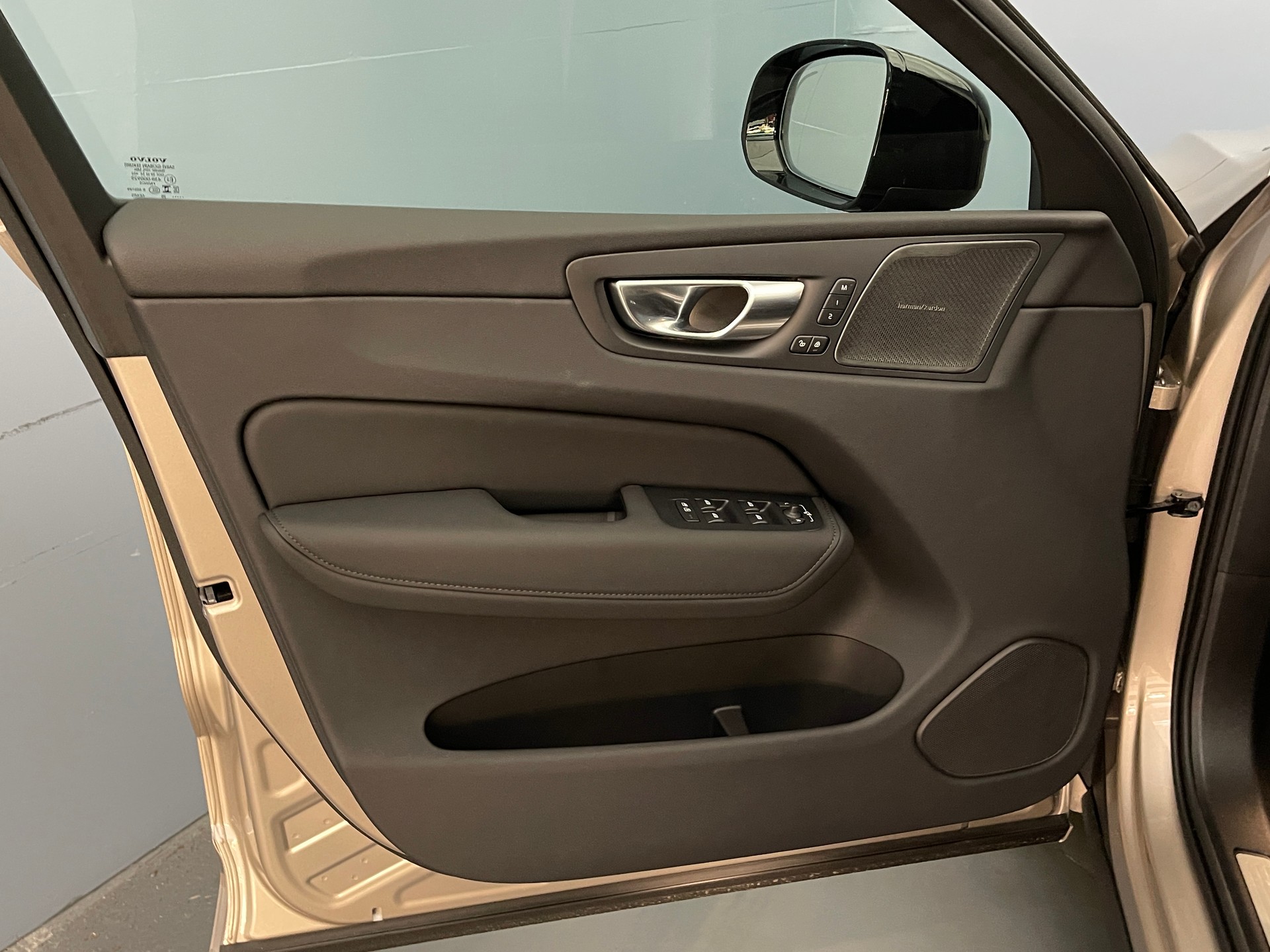 VOLVO XC60 2.0 T6 TE Ultra Dark eAWD-image-9