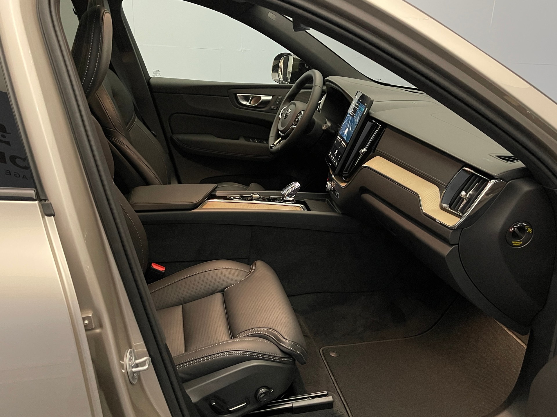 VOLVO XC60 2.0 T6 TE Ultra Dark eAWD-image-11