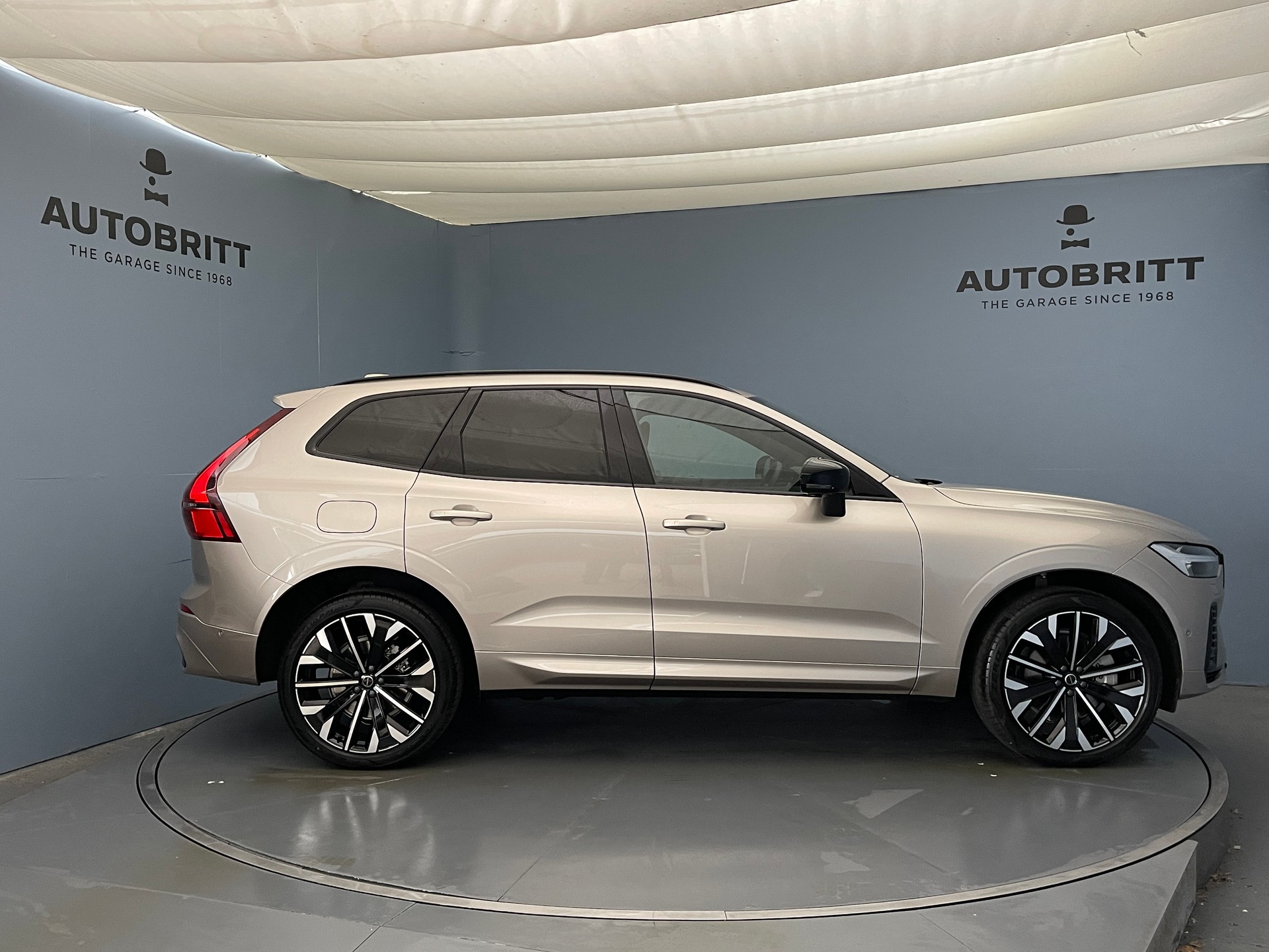VOLVO XC60 2.0 T6 TE Ultra Dark eAWD-image-5