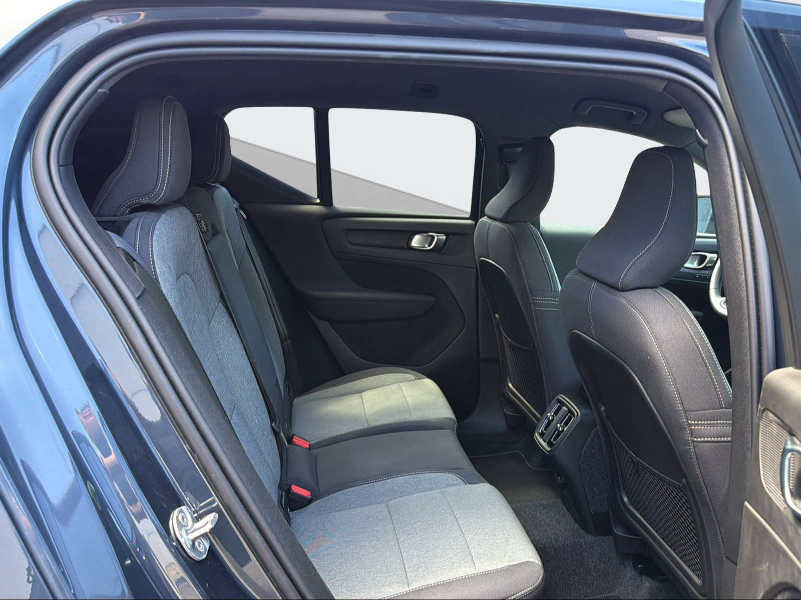 VOLVO XC40 2.0 B3 MH XCITE-image-12
