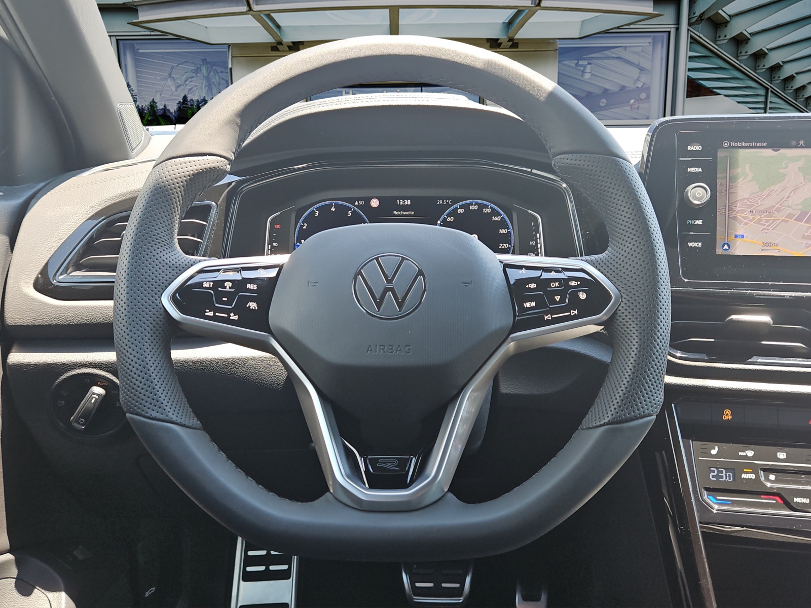 VW T-Roc 1.5 TSI EVO R-Line DSG-image-11