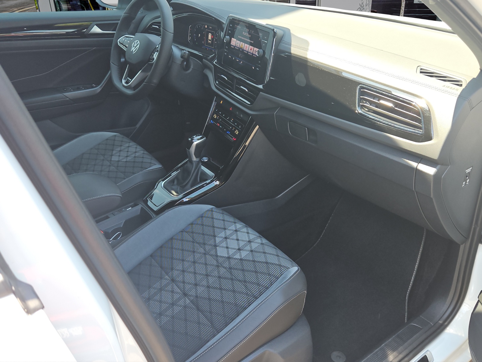 VW T-Roc 1.5 TSI EVO R-Line DSG-image-18