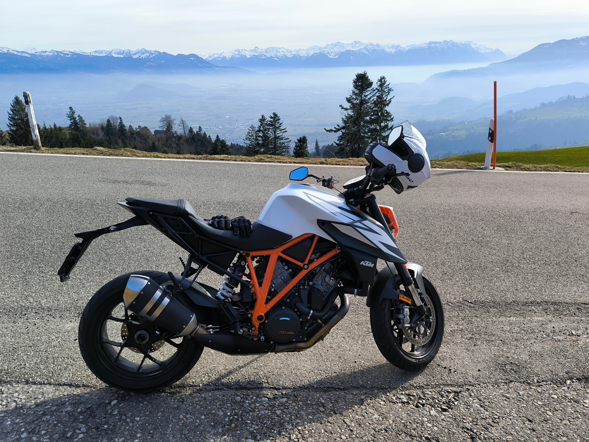 KTM Super Duke 1290 R wie neu – unter 7’000 km – 130 kW – Top gepflegt + Zubehör-image-1