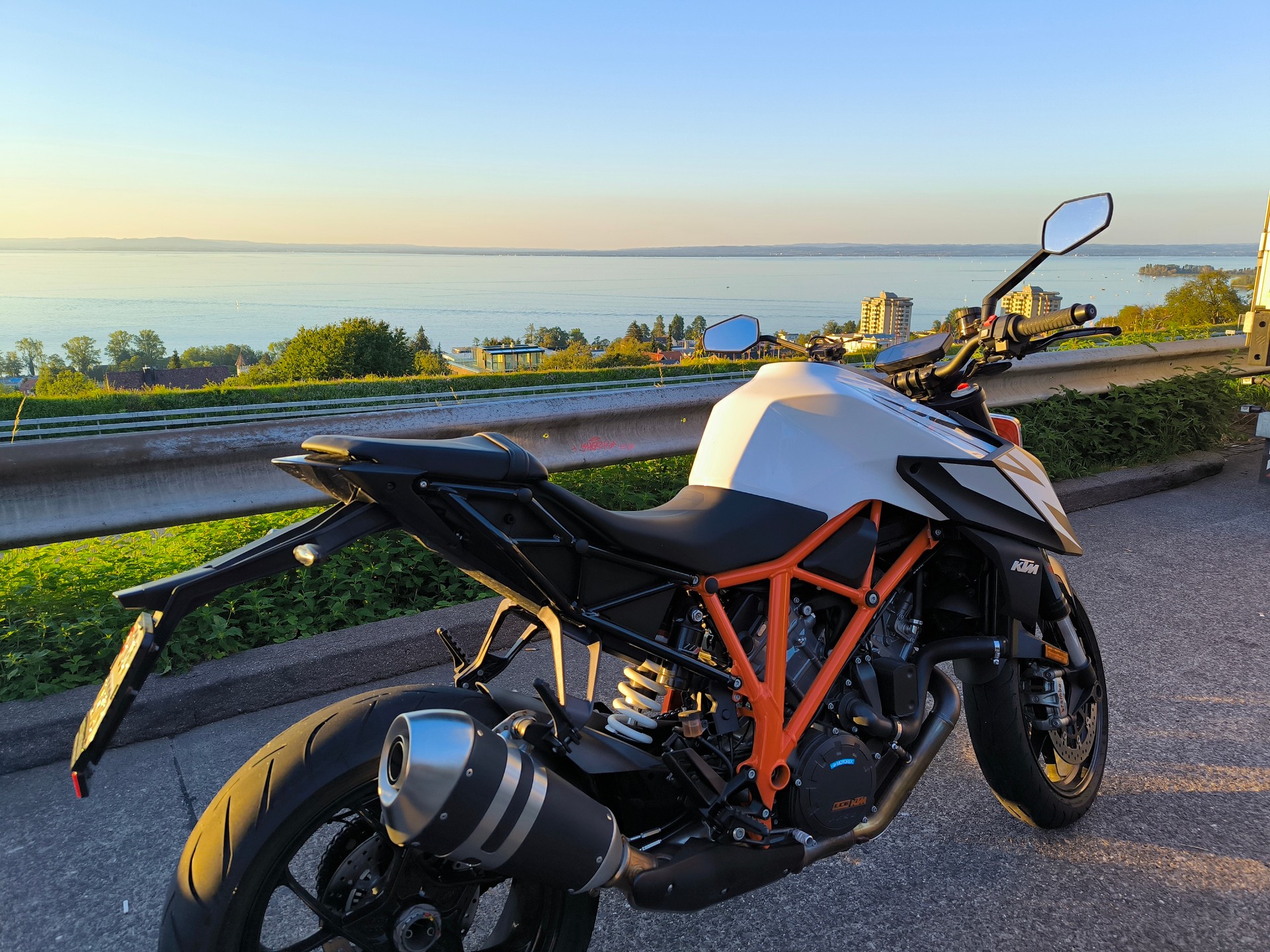 KTM Super Duke 1290 R wie neu – unter 7’000 km – 130 kW – Top gepflegt + Zubehör-image-0