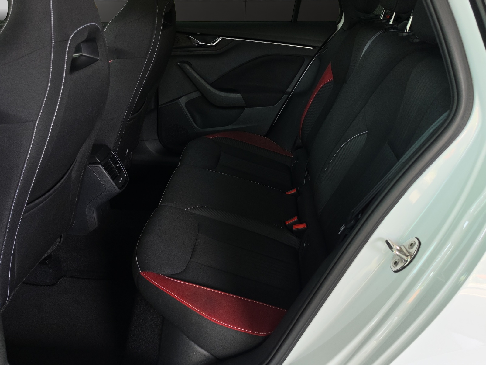 SKODA Kamiq 1.5 TSI ACT Monte Carlo DSG-image-10