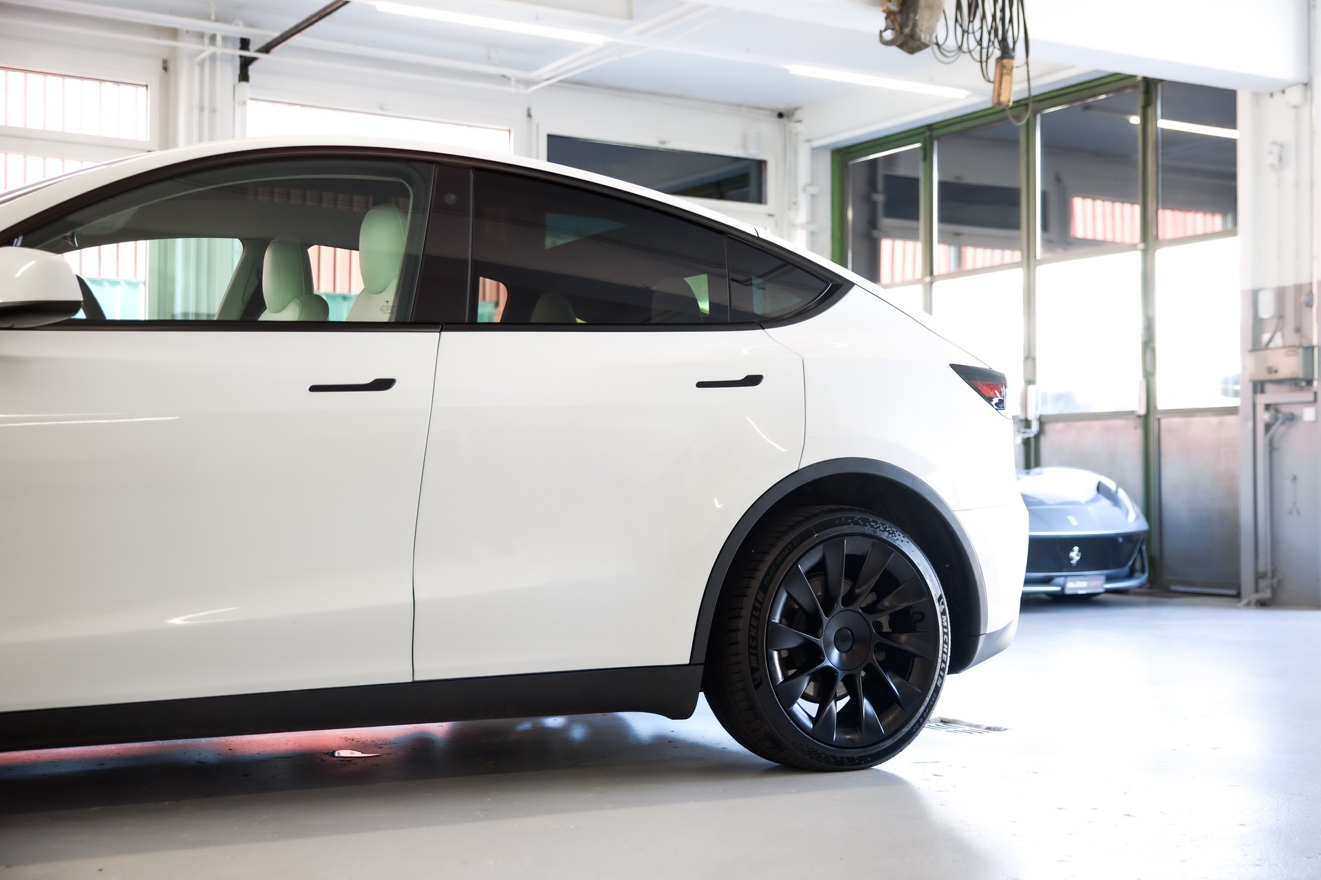 TESLA Model Y Long Range D-image-11