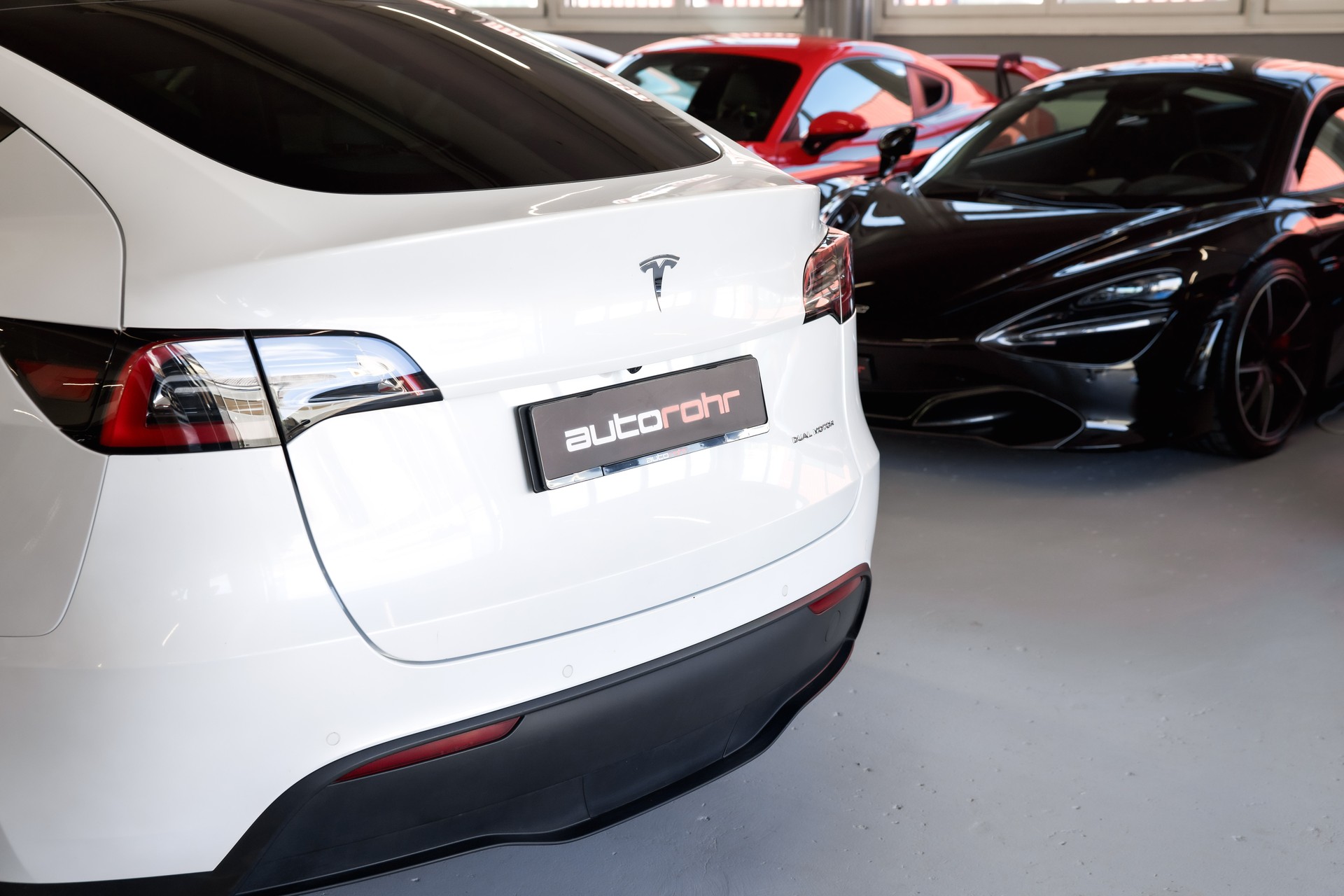 TESLA Model Y Long Range D-image-14