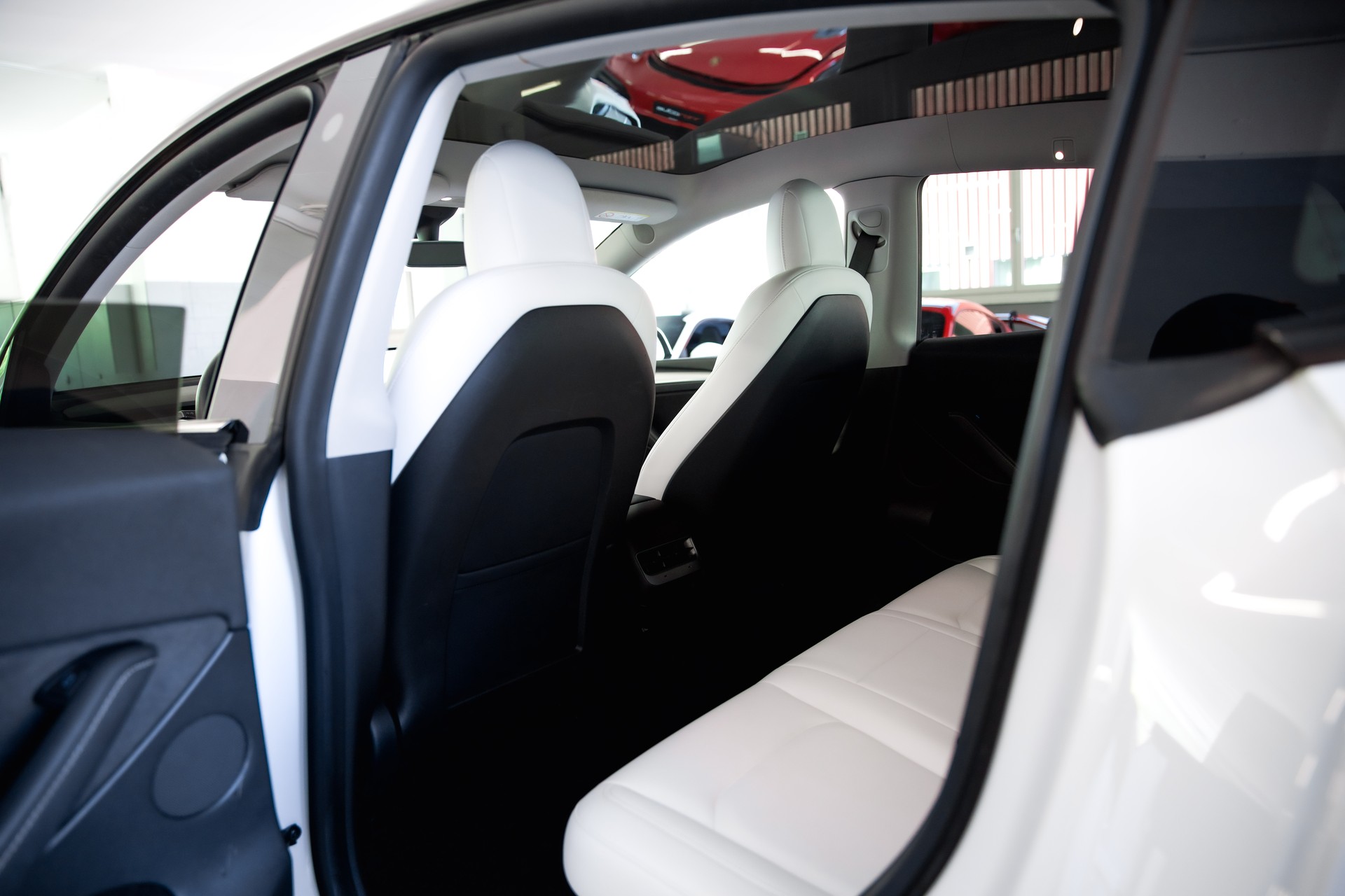 TESLA Model Y Long Range D-image-20