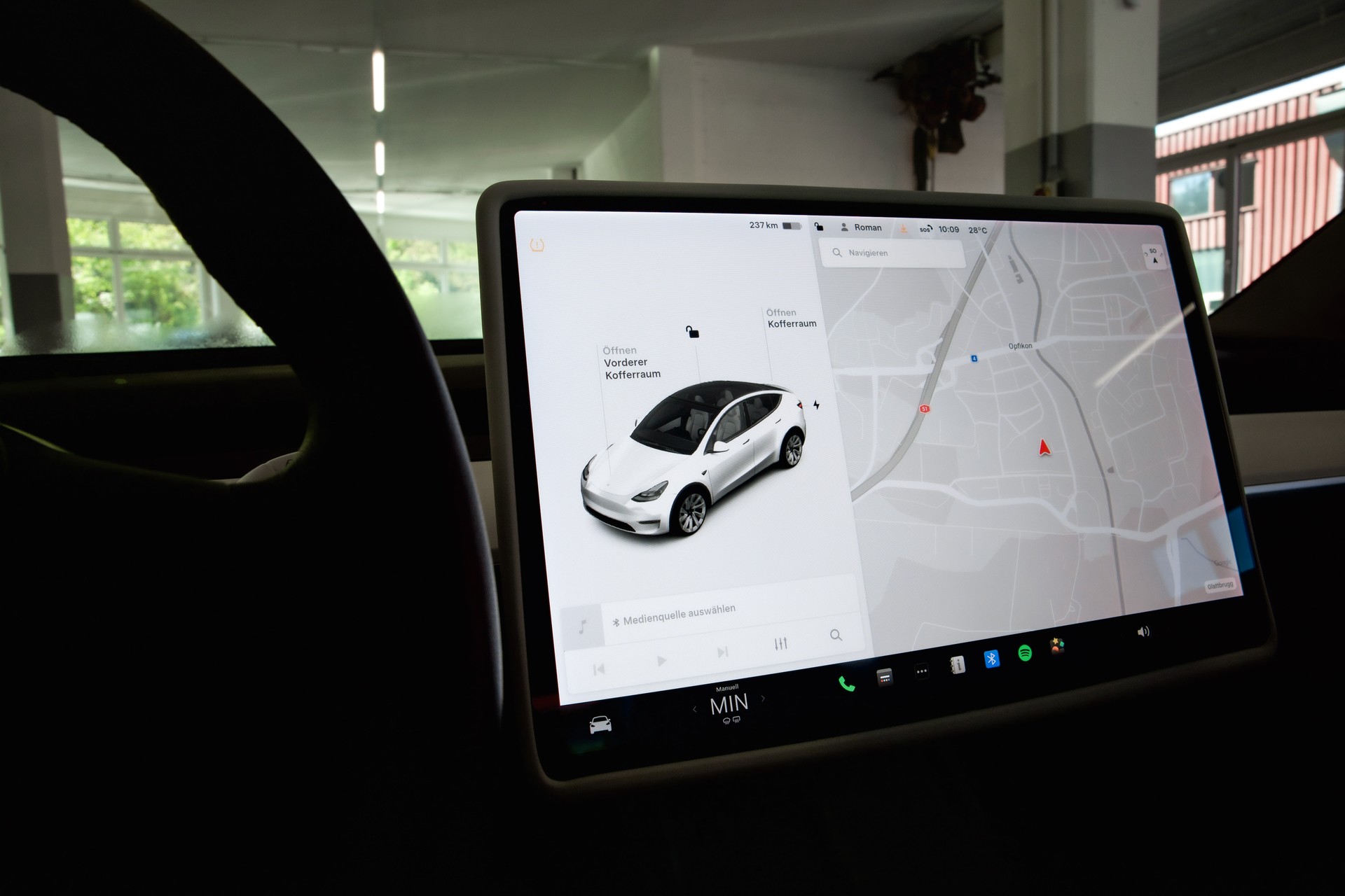 TESLA Model Y Long Range D-image-24