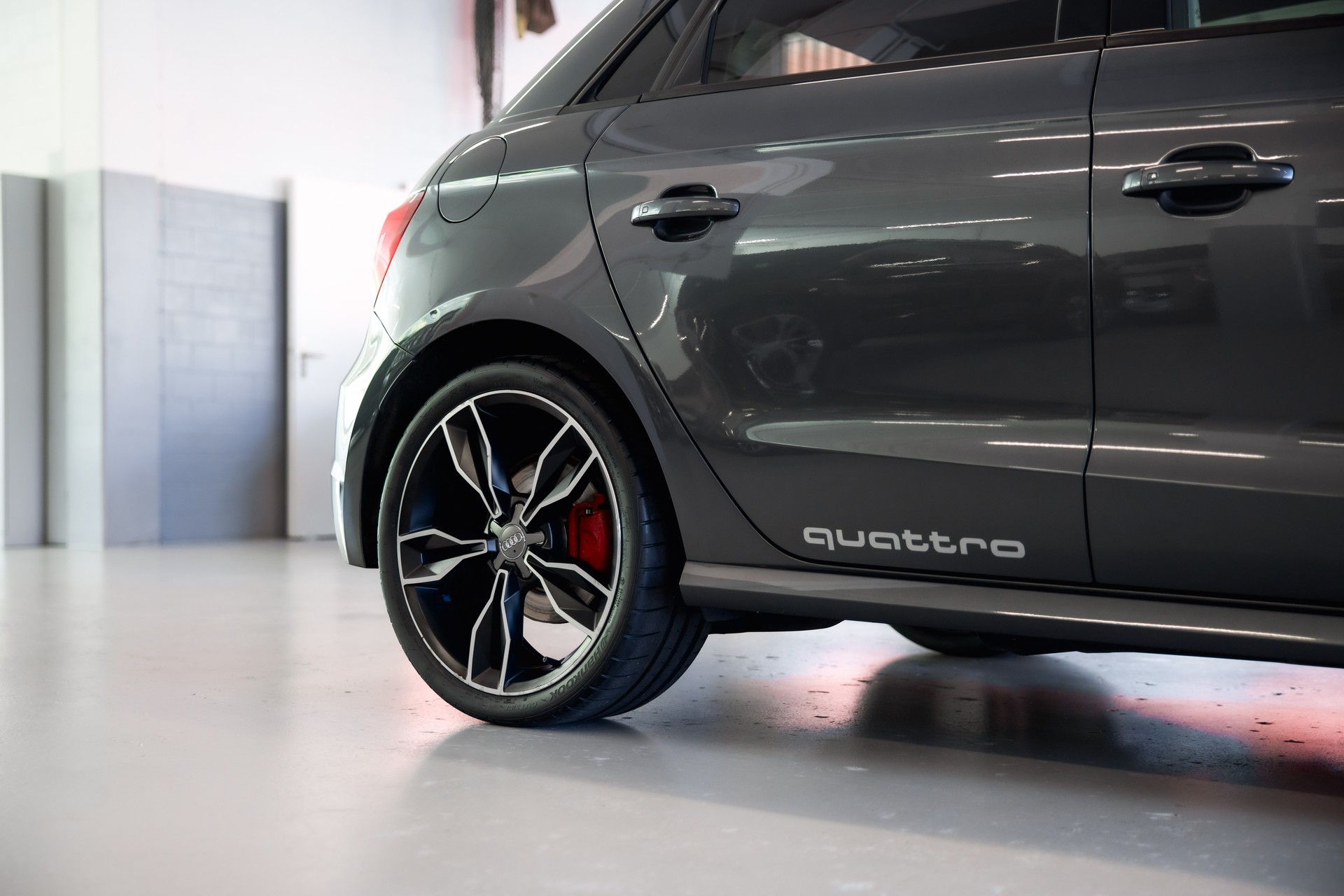 AUDI S1 Sportback 2.0 TFSI quattro-image-11