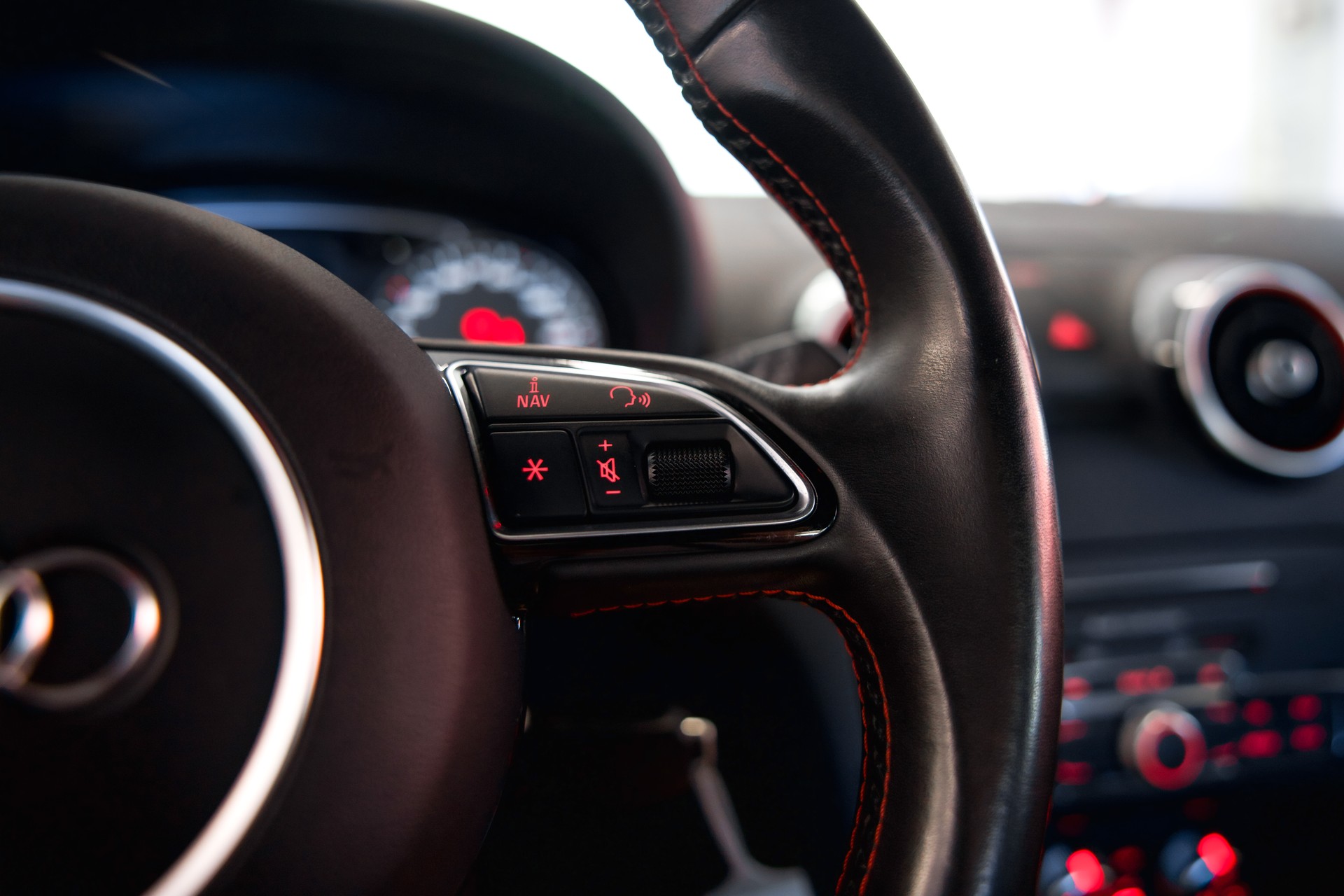 AUDI S1 Sportback 2.0 TFSI quattro-image-27